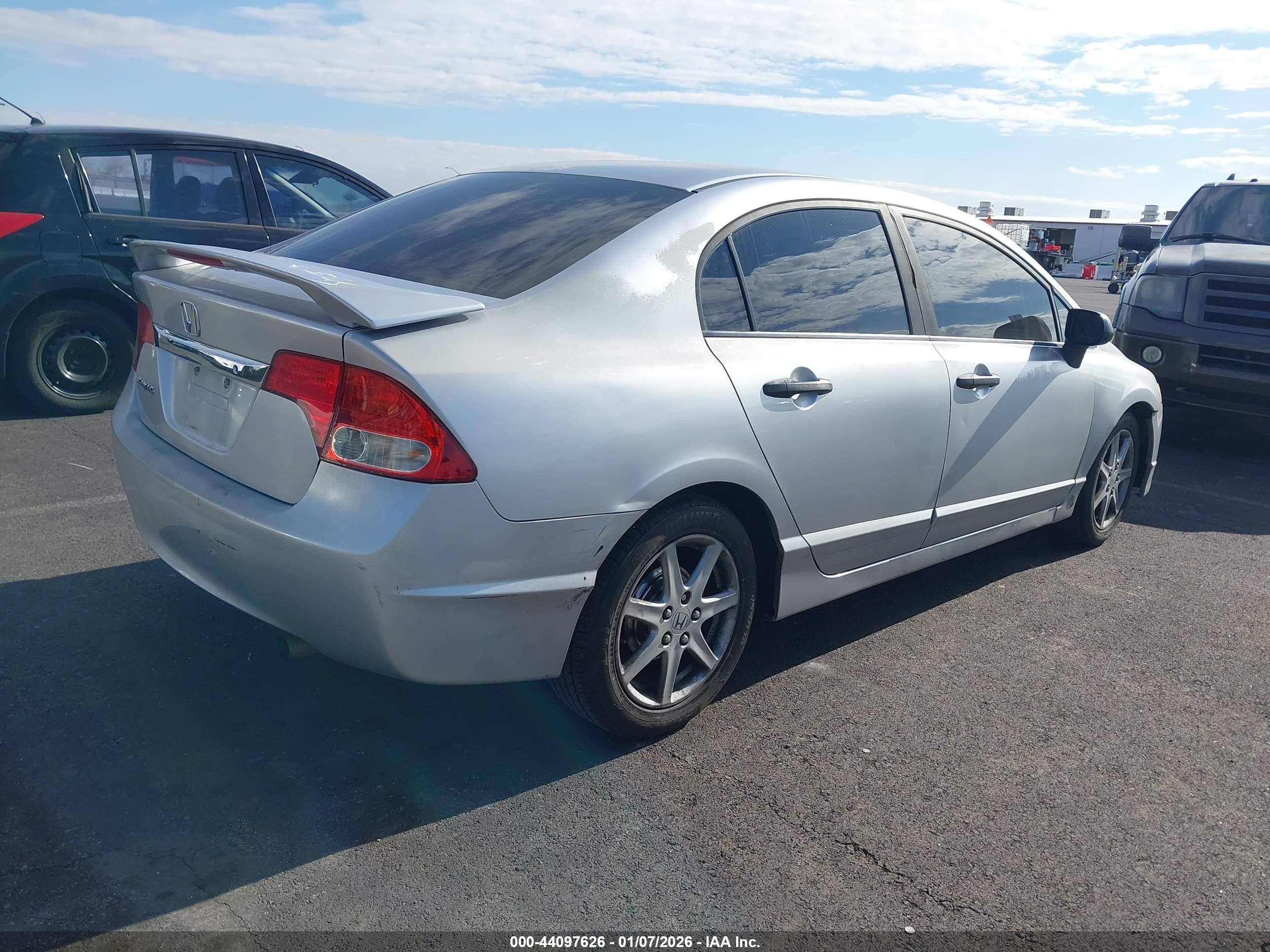HONDA CIVIC image 4