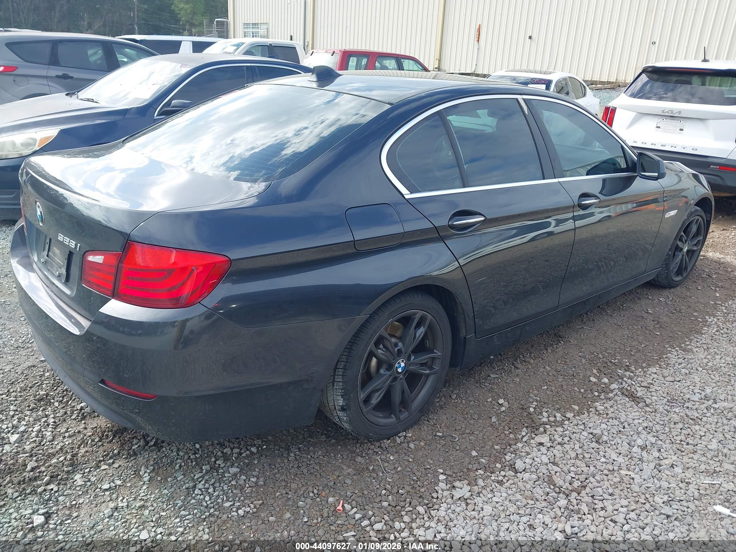 BMW 528I image 4