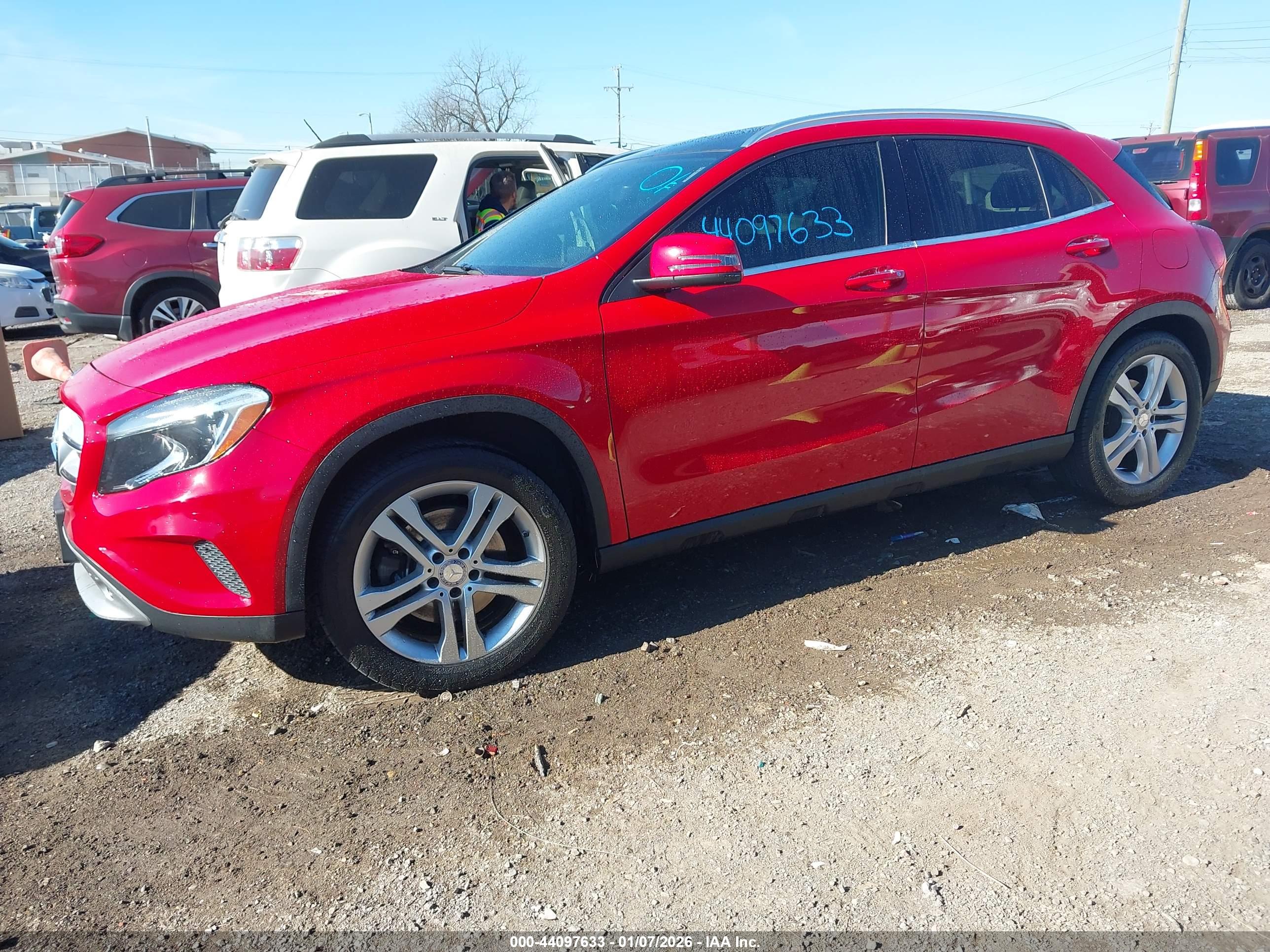 MERCEDES-BENZ GLA image 2