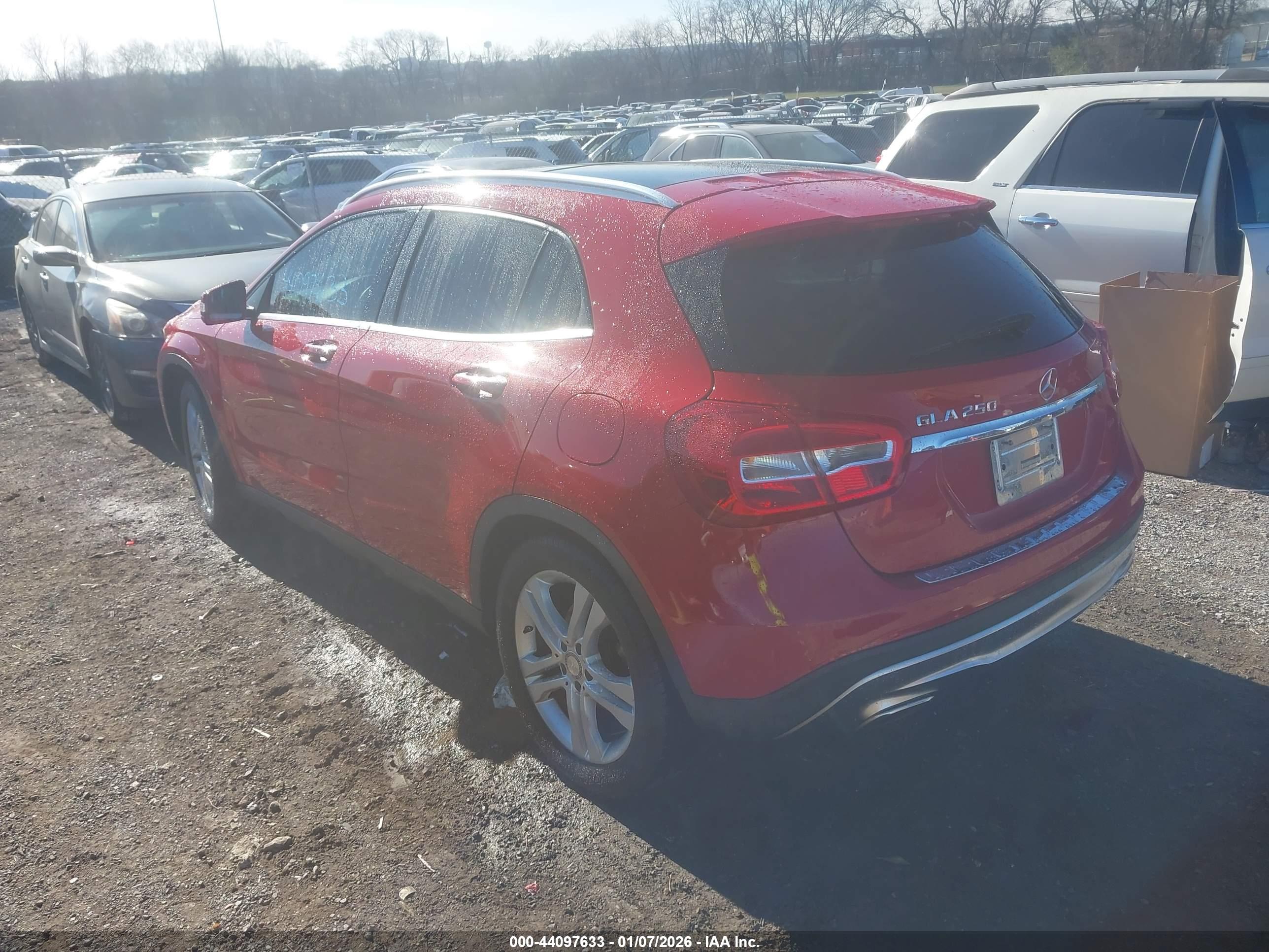 MERCEDES-BENZ GLA image 3