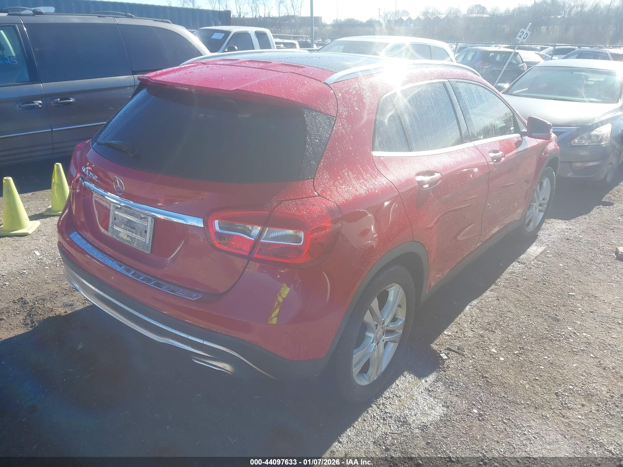 MERCEDES-BENZ GLA image 4