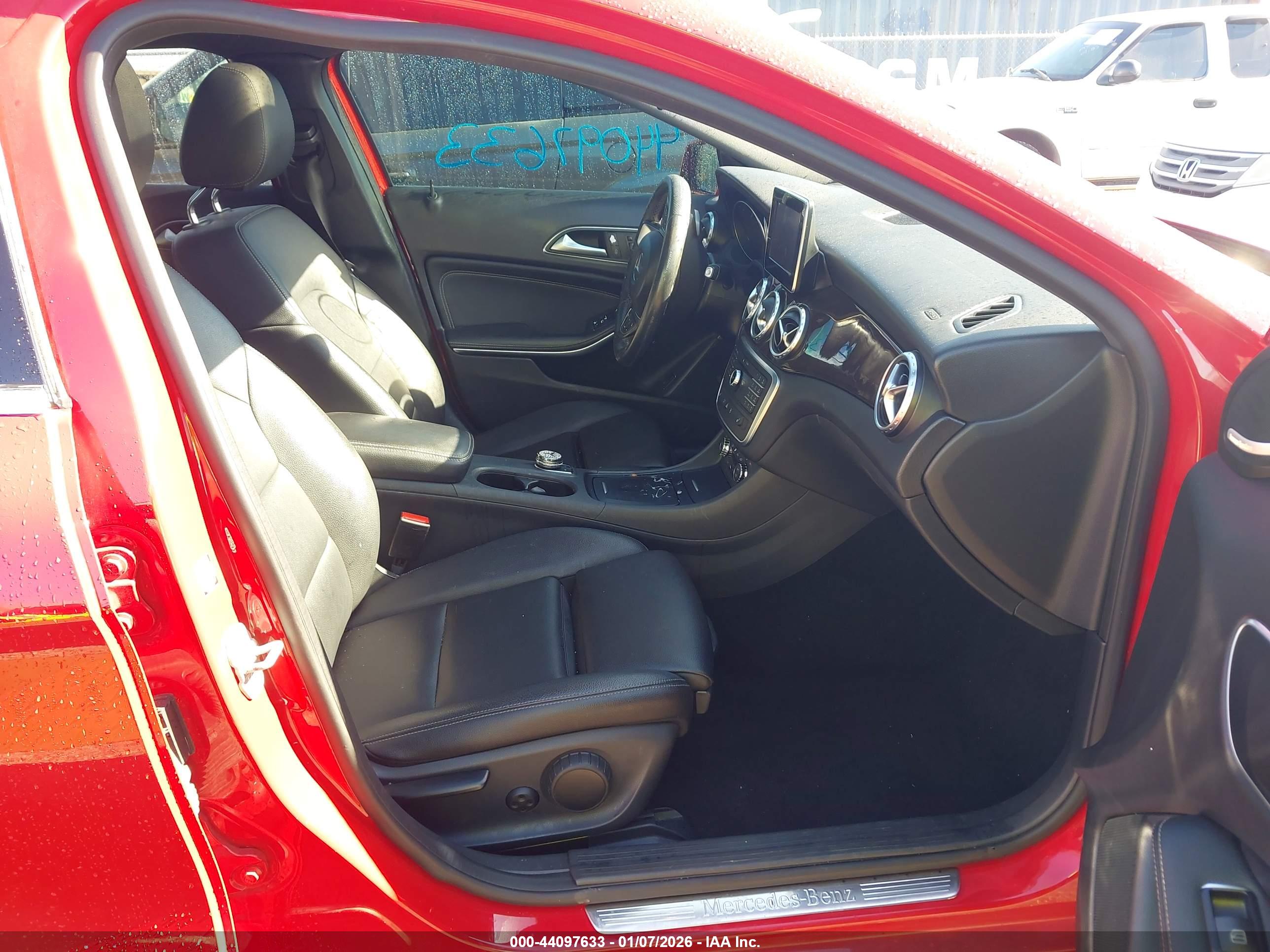 MERCEDES-BENZ GLA image 5