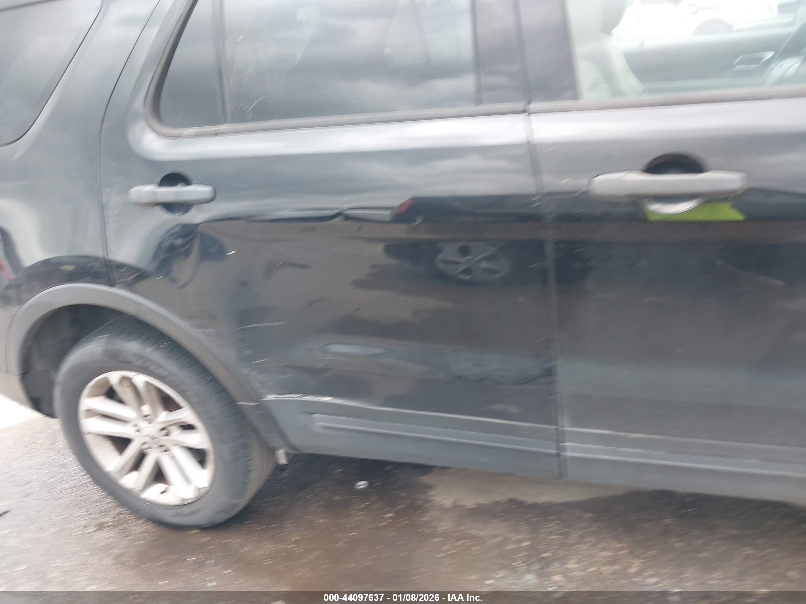FORD EXPLORER image 6