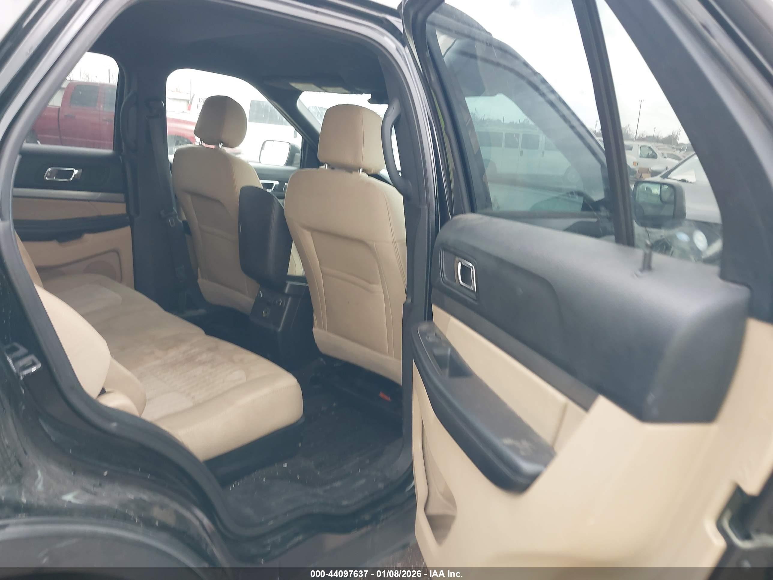 FORD EXPLORER image 8