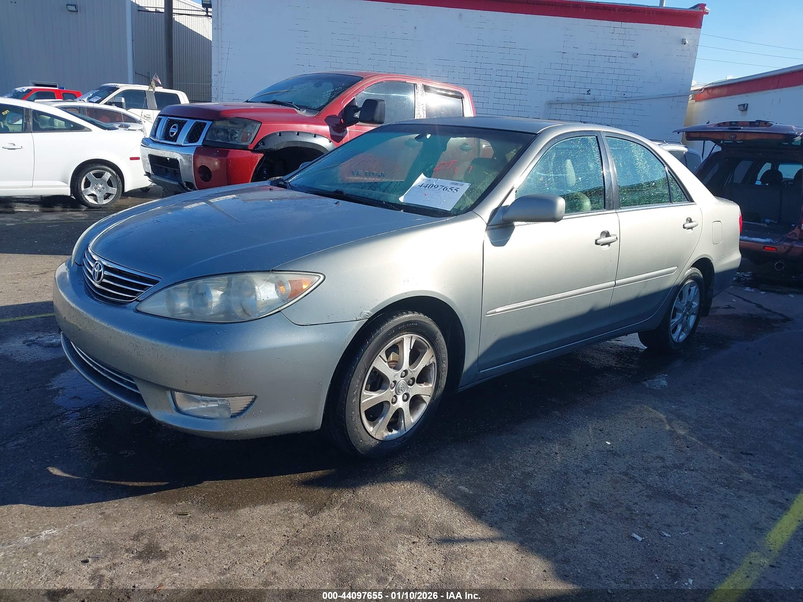 TOYOTA CAMRY image 2