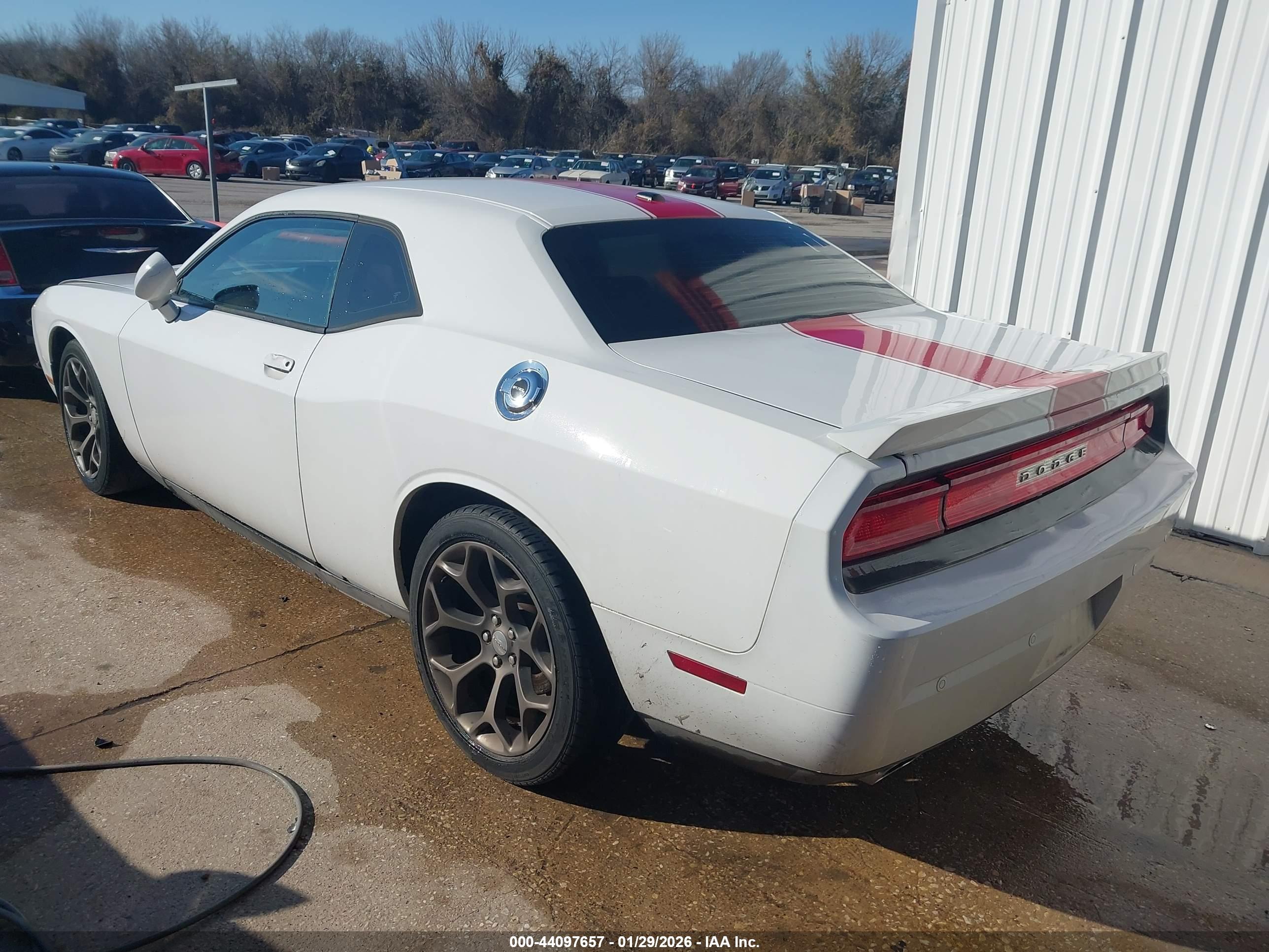 DODGE CHALLENGER image 3