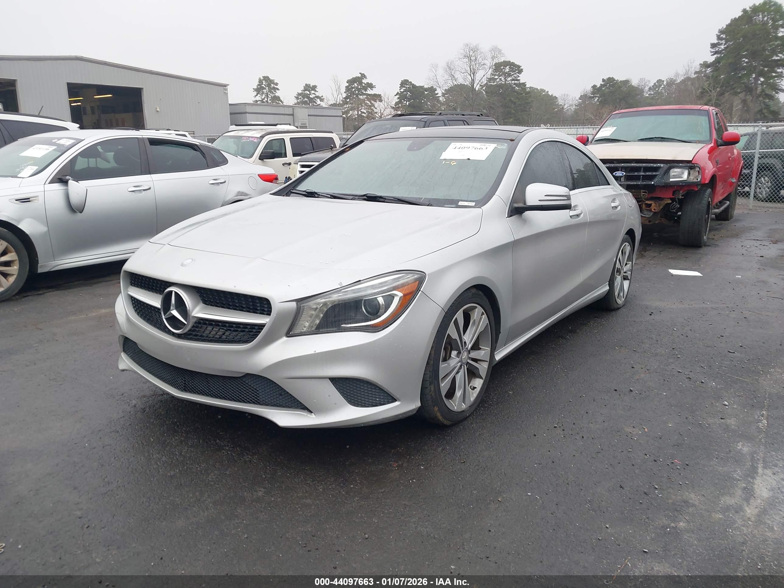 MERCEDES-BENZ CLA image 2