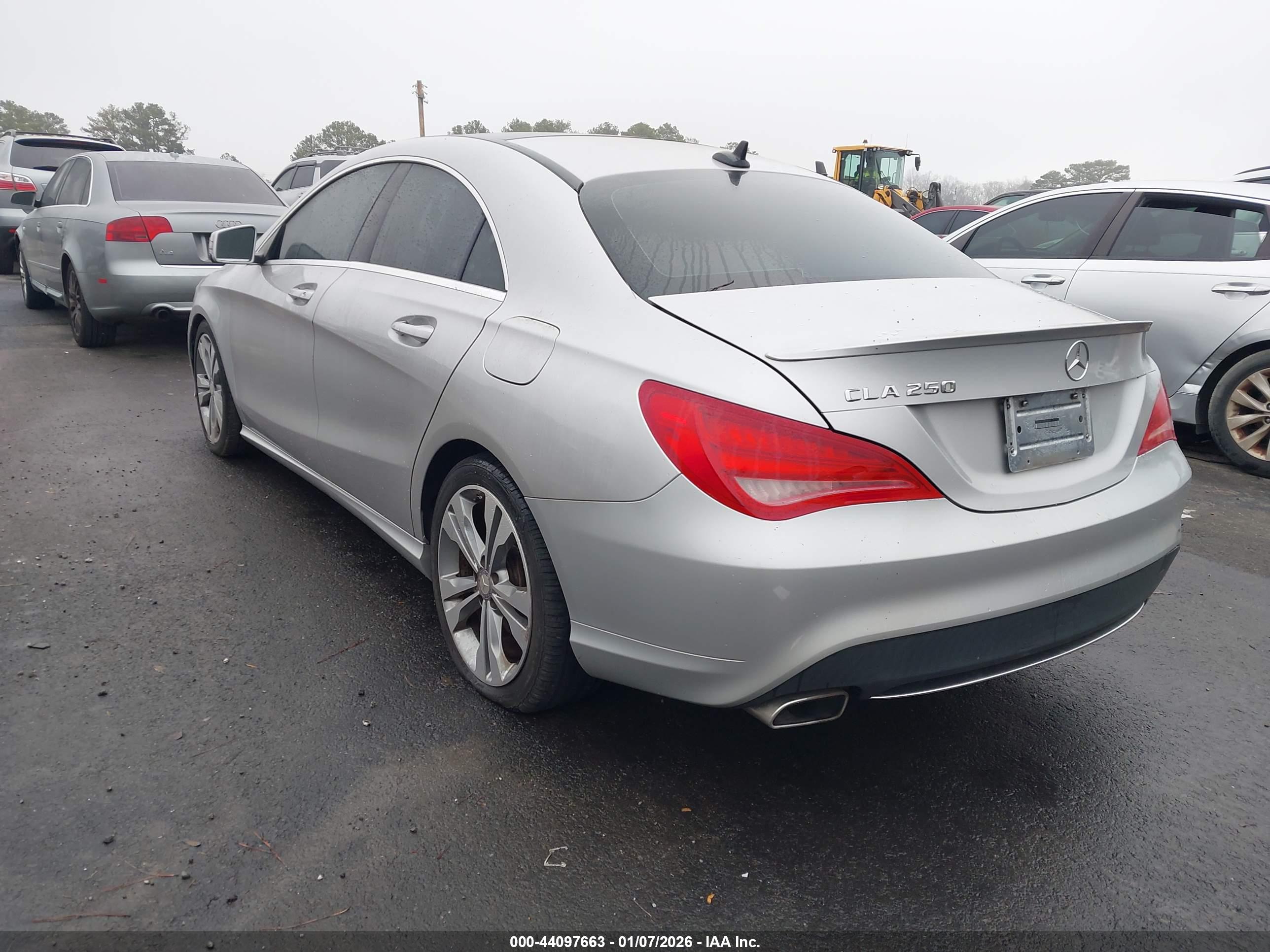 MERCEDES-BENZ CLA image 3