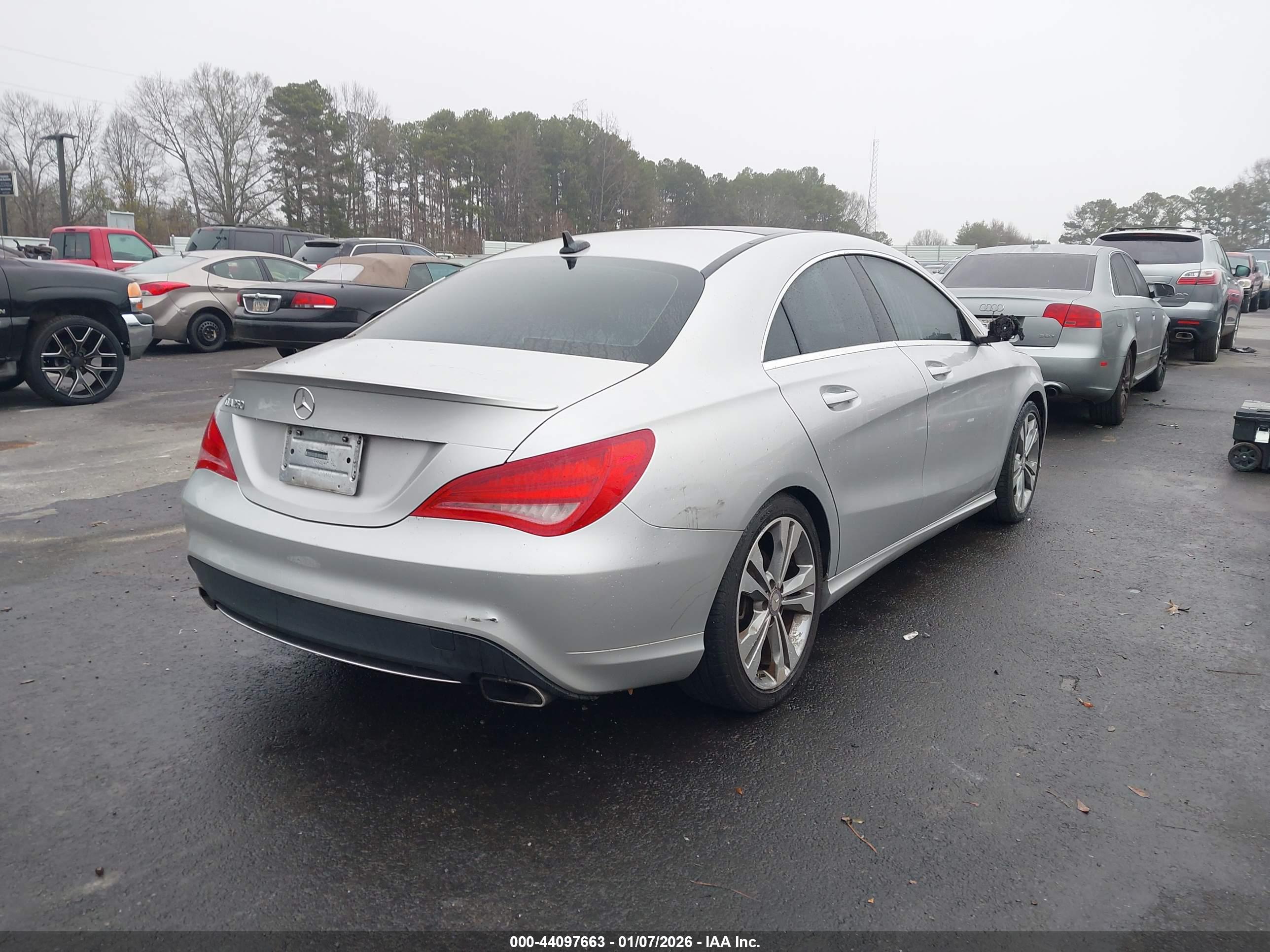 MERCEDES-BENZ CLA image 4