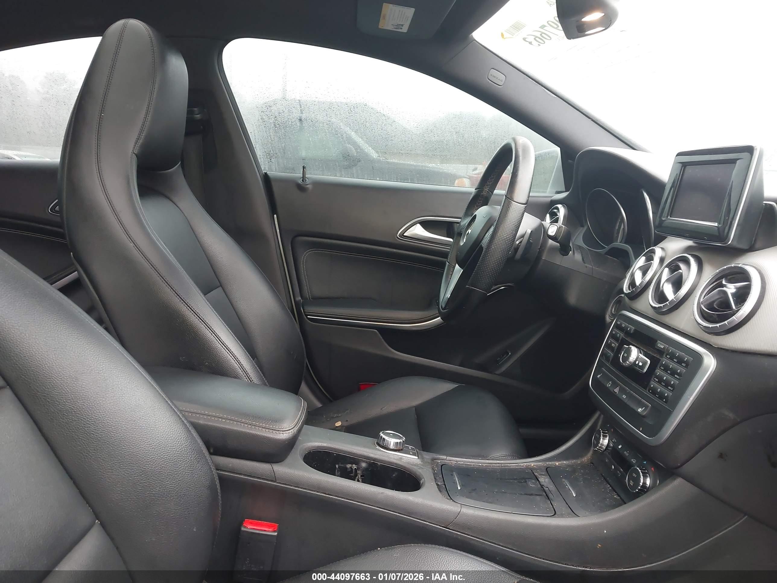 MERCEDES-BENZ CLA image 5