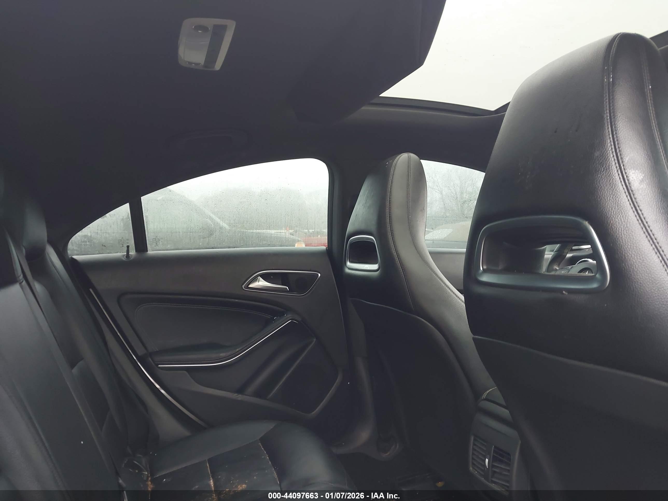 MERCEDES-BENZ CLA image 8