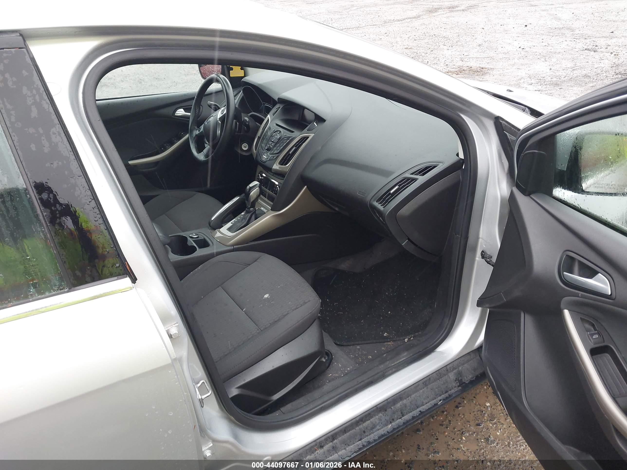 FORD FOCUS image 5
