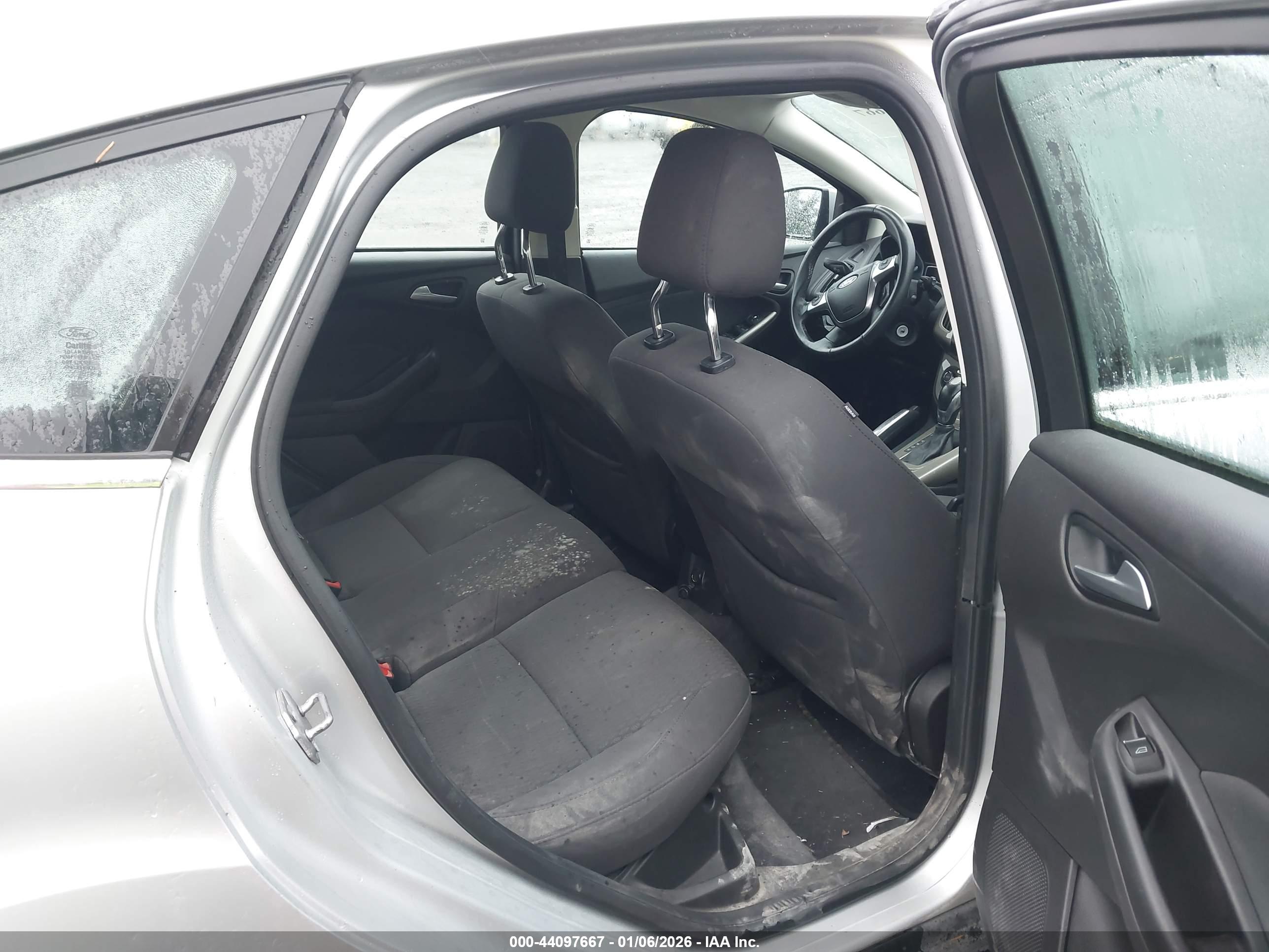 FORD FOCUS image 8