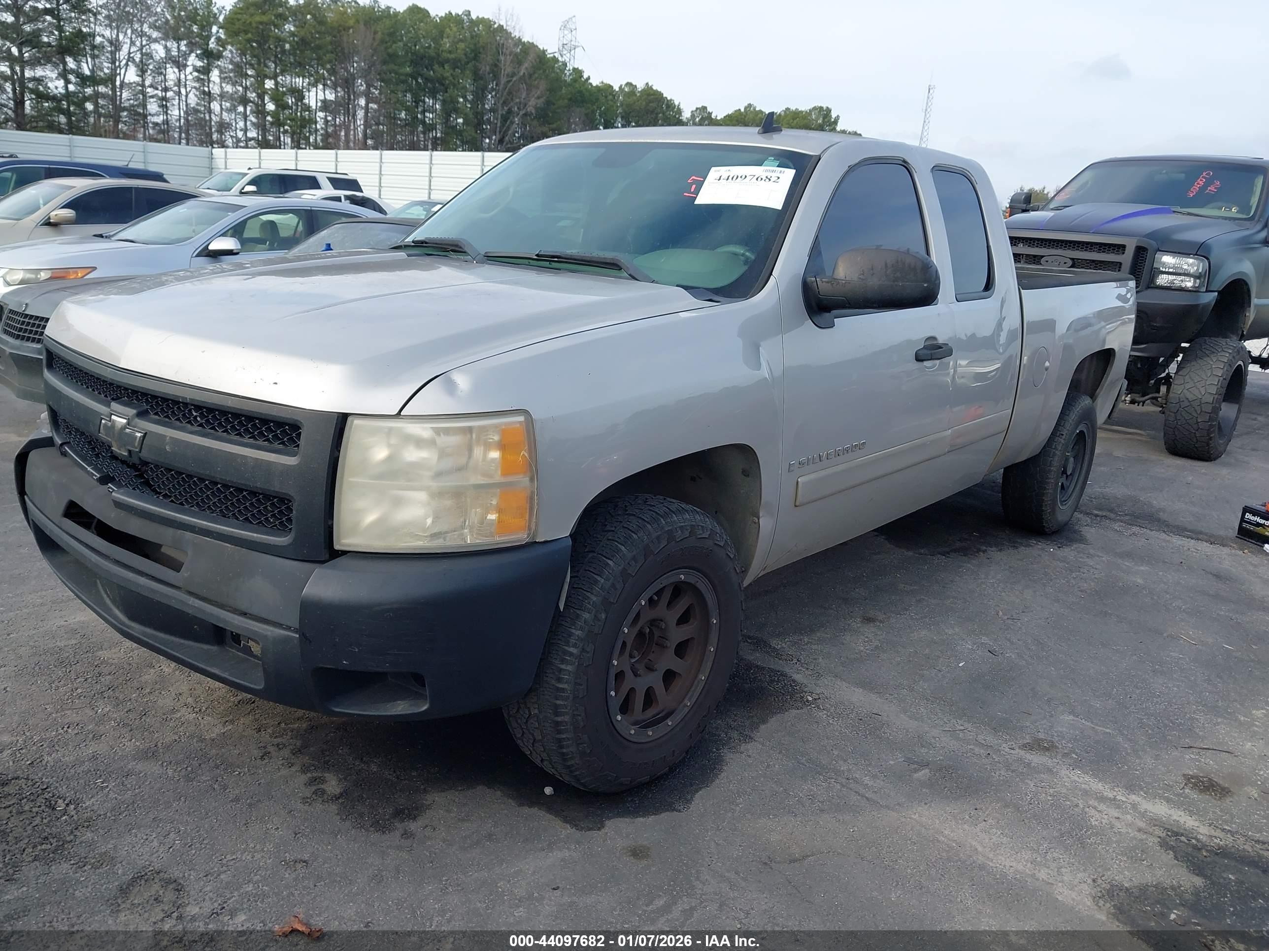 CHEVROLET SILVERADO image 2