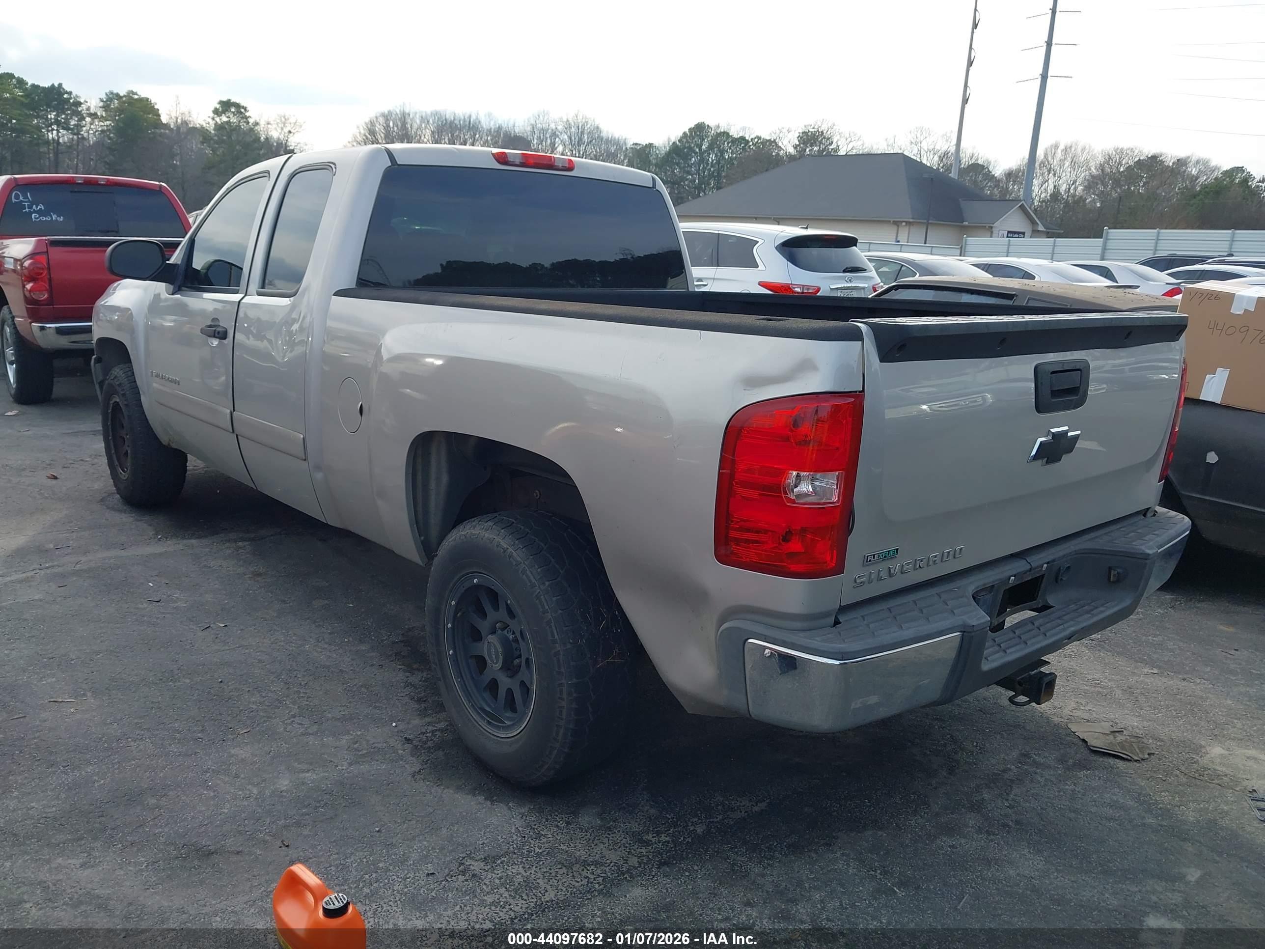 CHEVROLET SILVERADO image 3