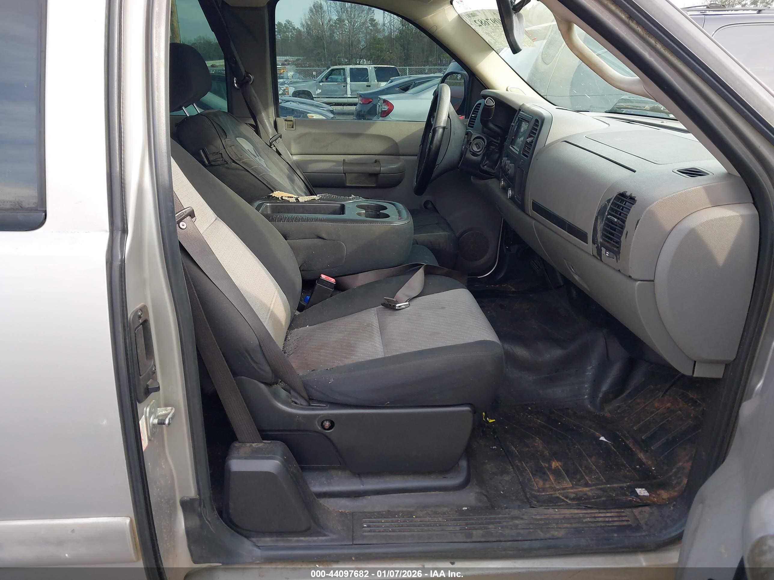 CHEVROLET SILVERADO image 5