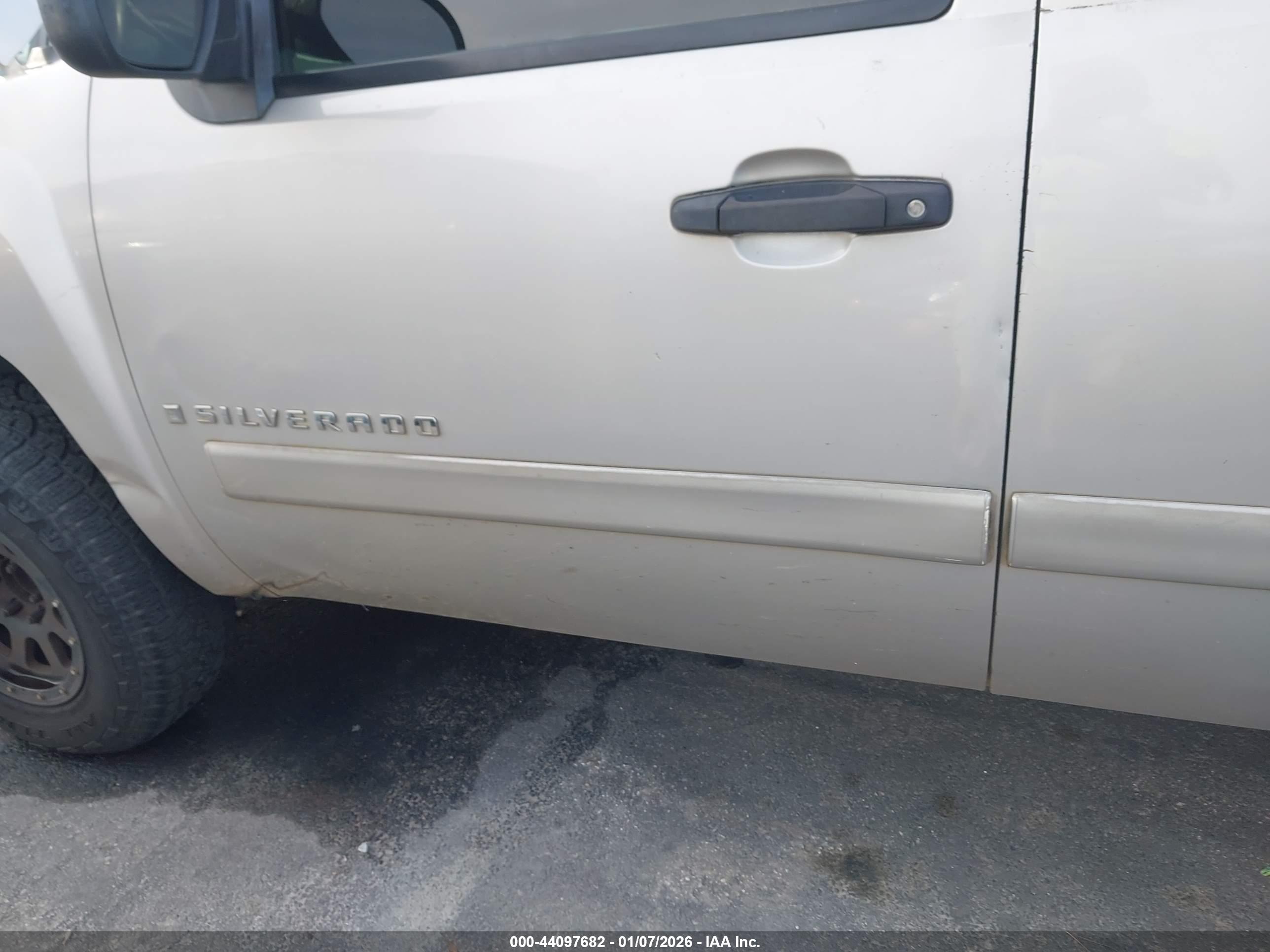 CHEVROLET SILVERADO image 6
