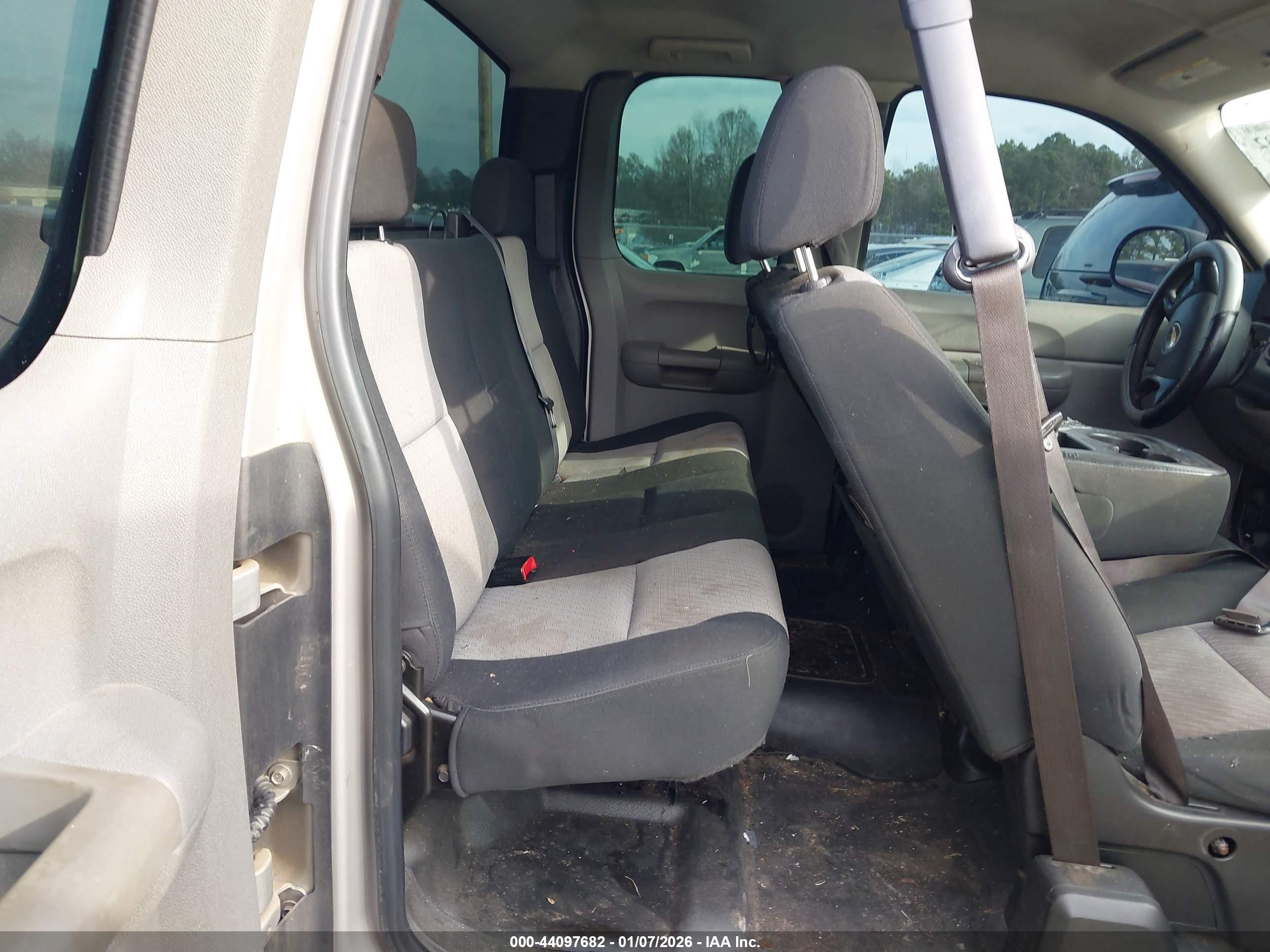 CHEVROLET SILVERADO image 8