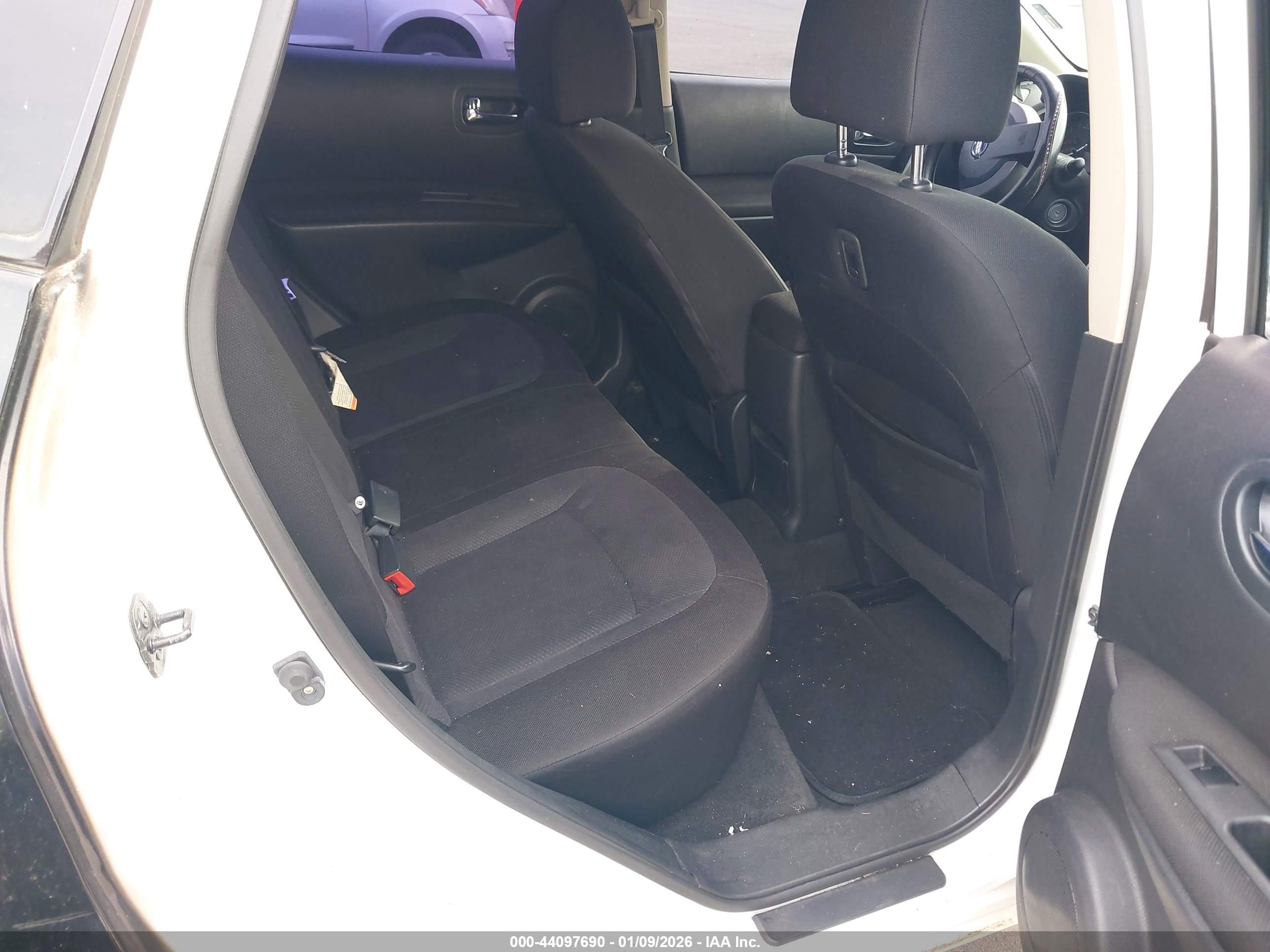 NISSAN ROGUE image 8