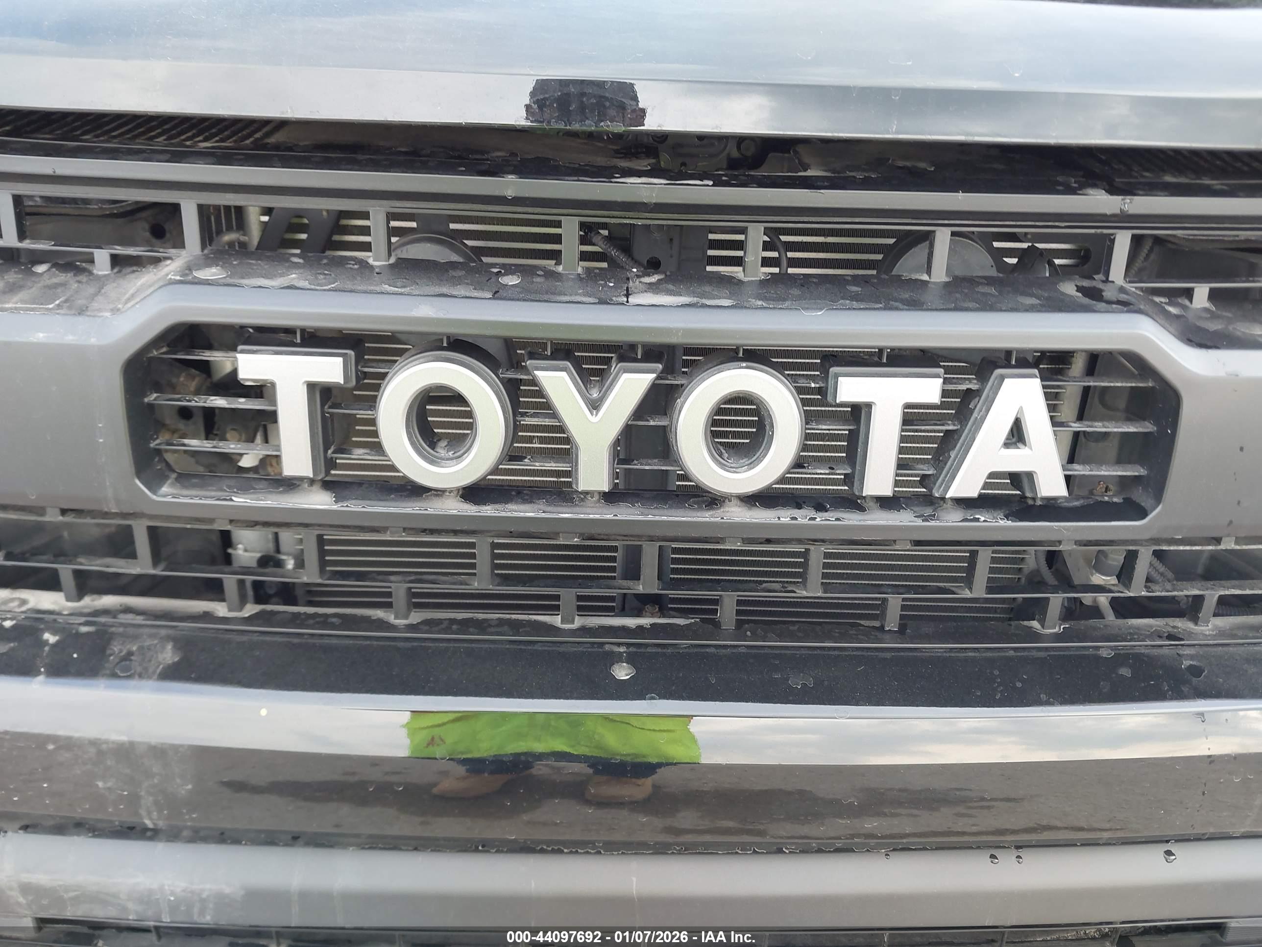 TOYOTA TUNDRA image 6