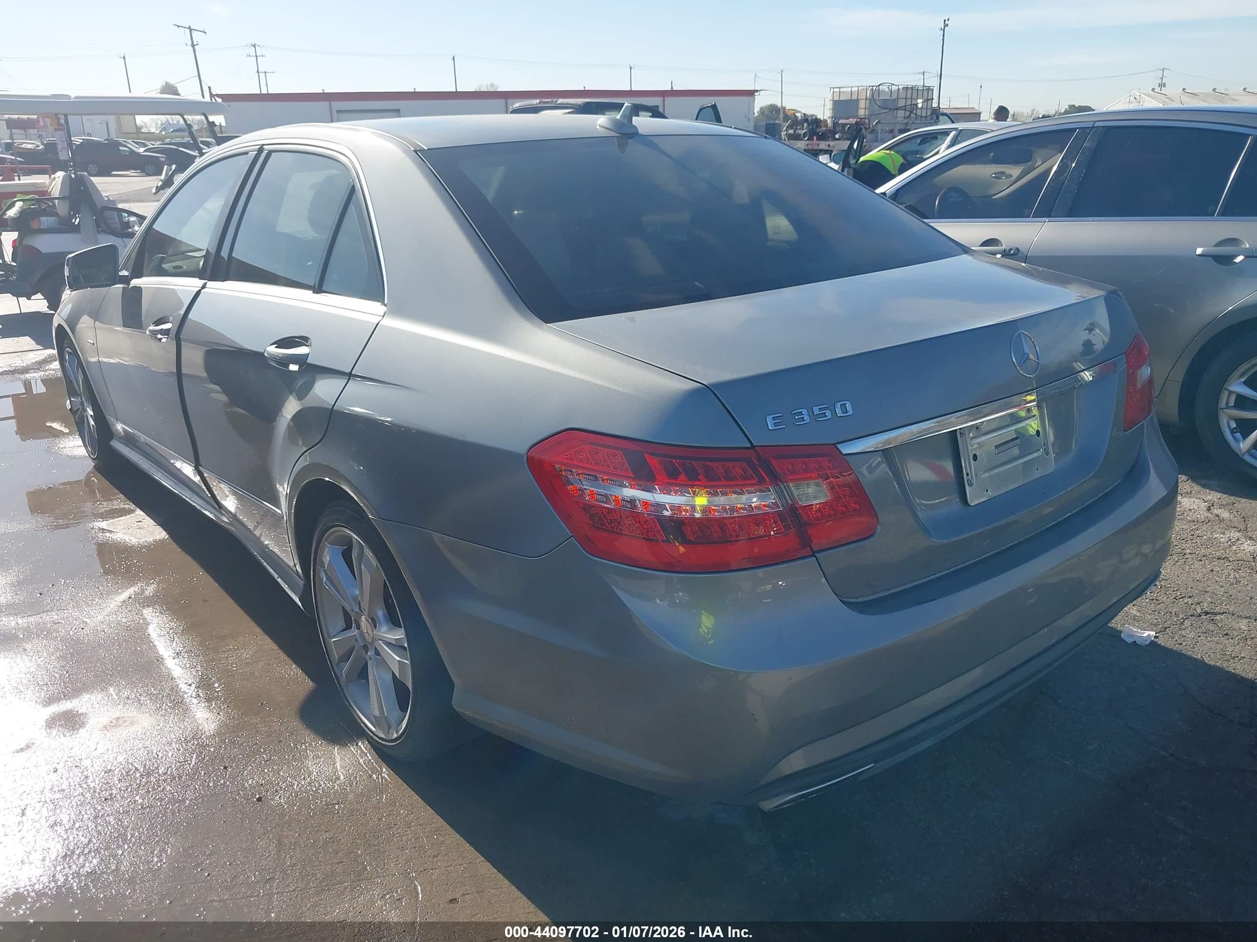 MERCEDES-BENZ E image 3
