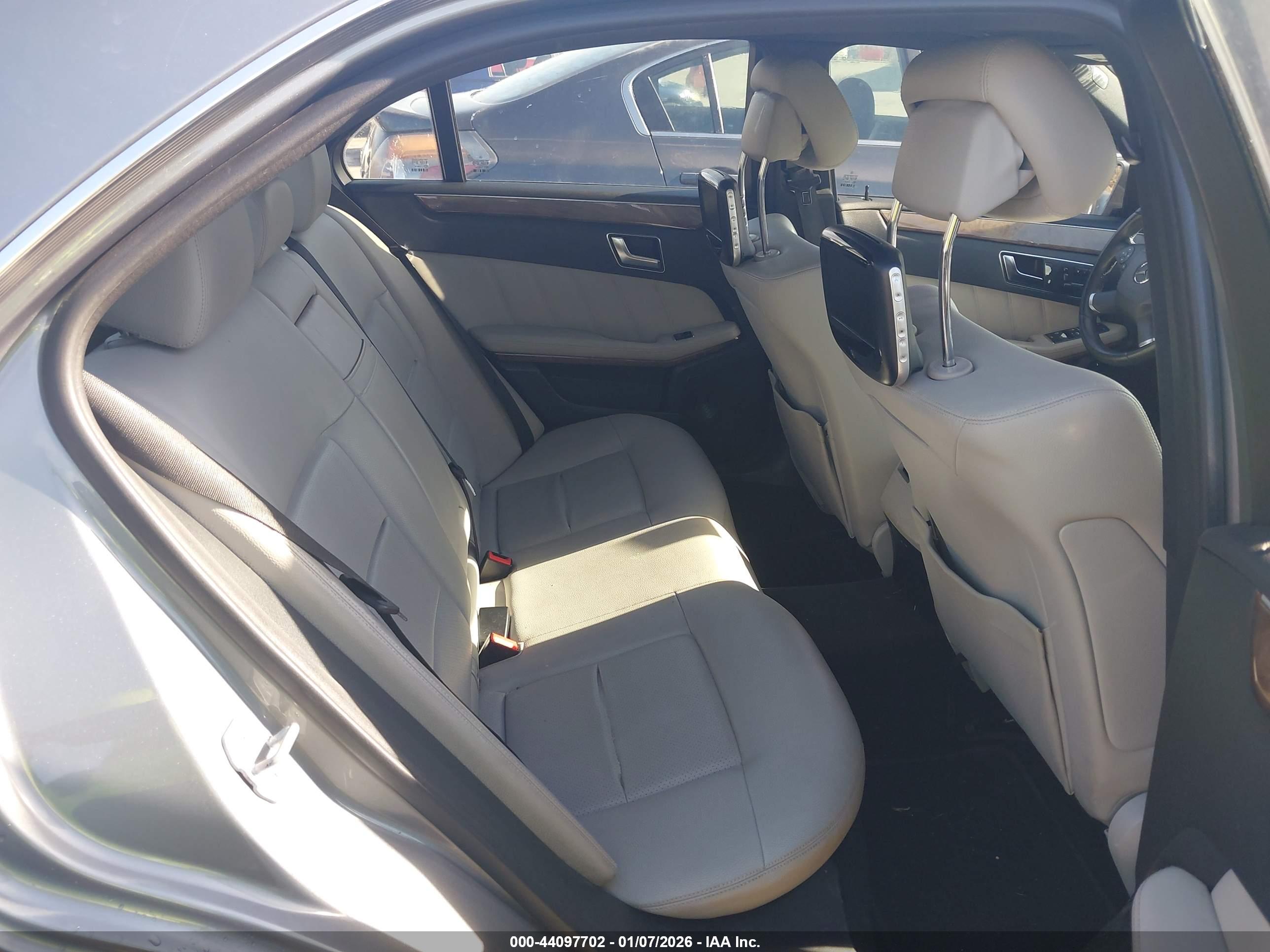 MERCEDES-BENZ E image 8