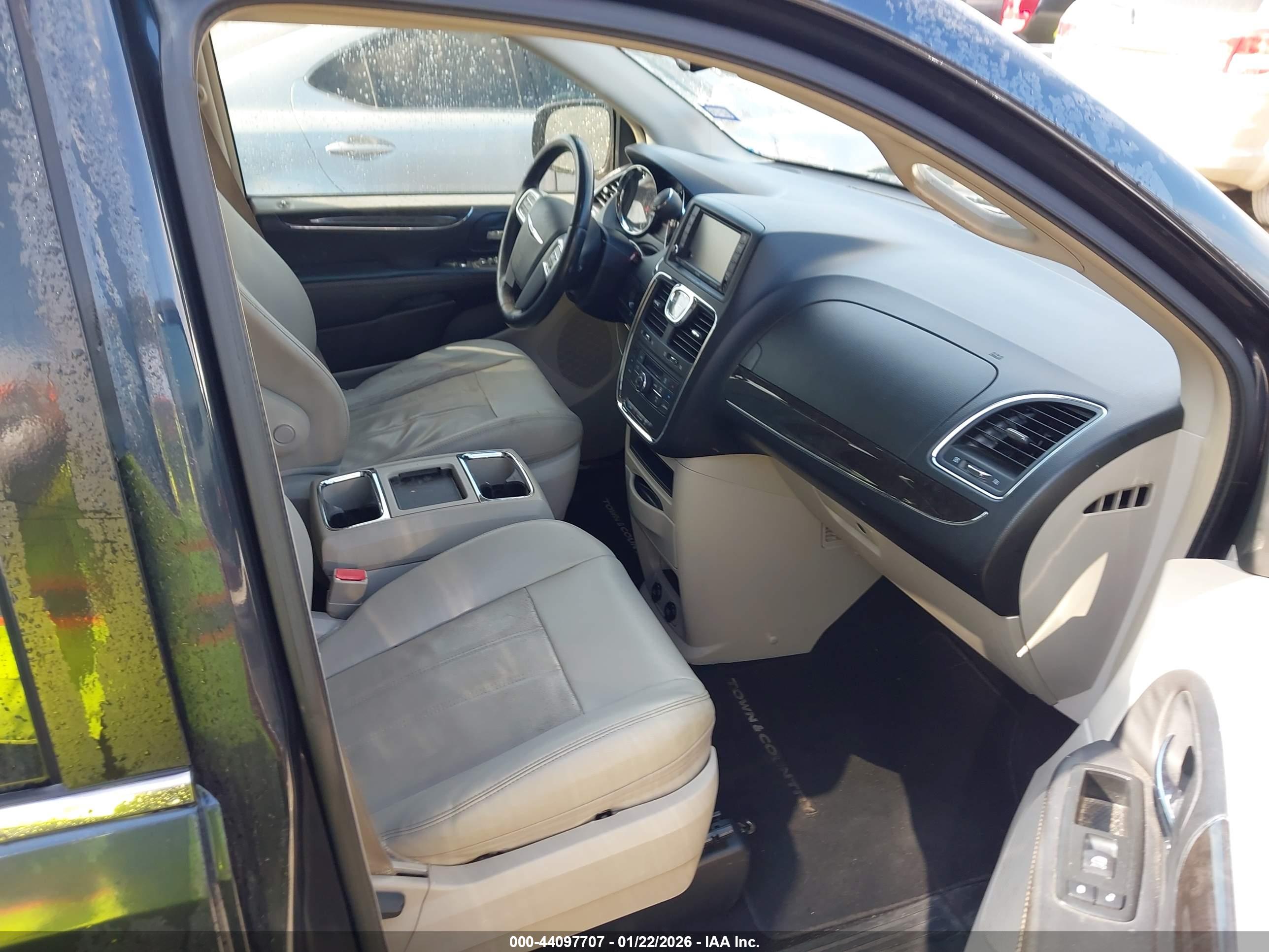 CHRYSLER TOWN image 5