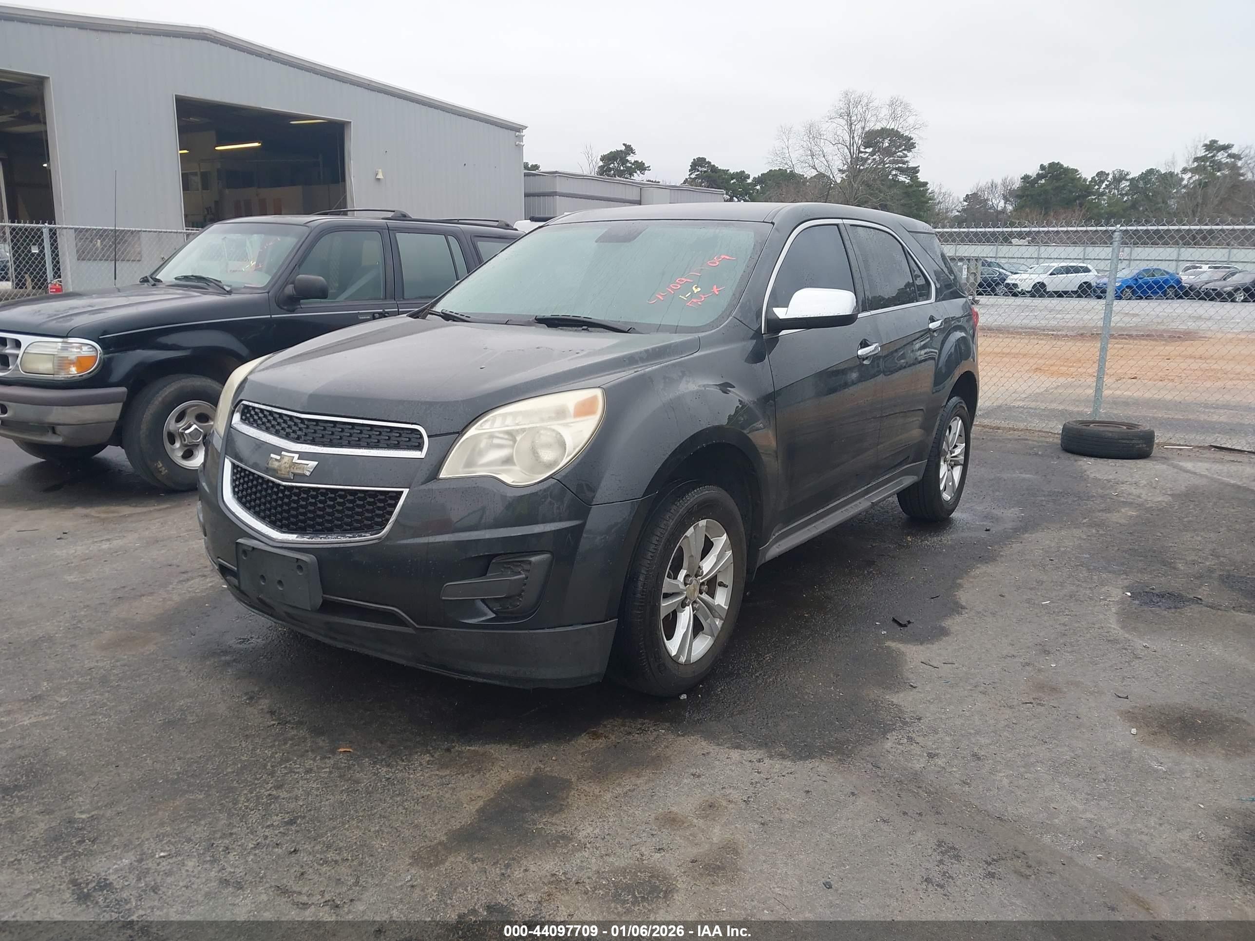 CHEVROLET EQUINOX image 2