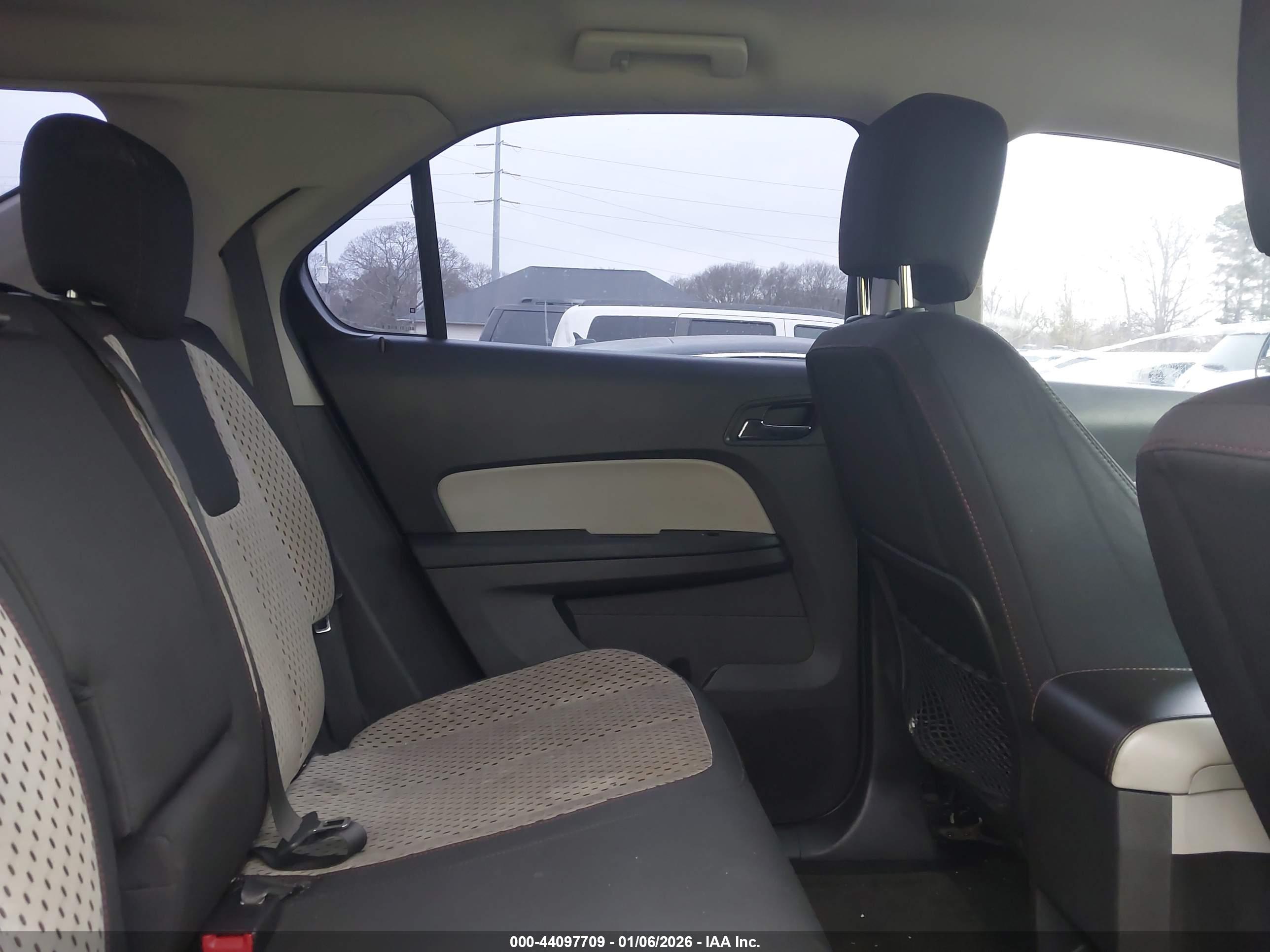 CHEVROLET EQUINOX image 8