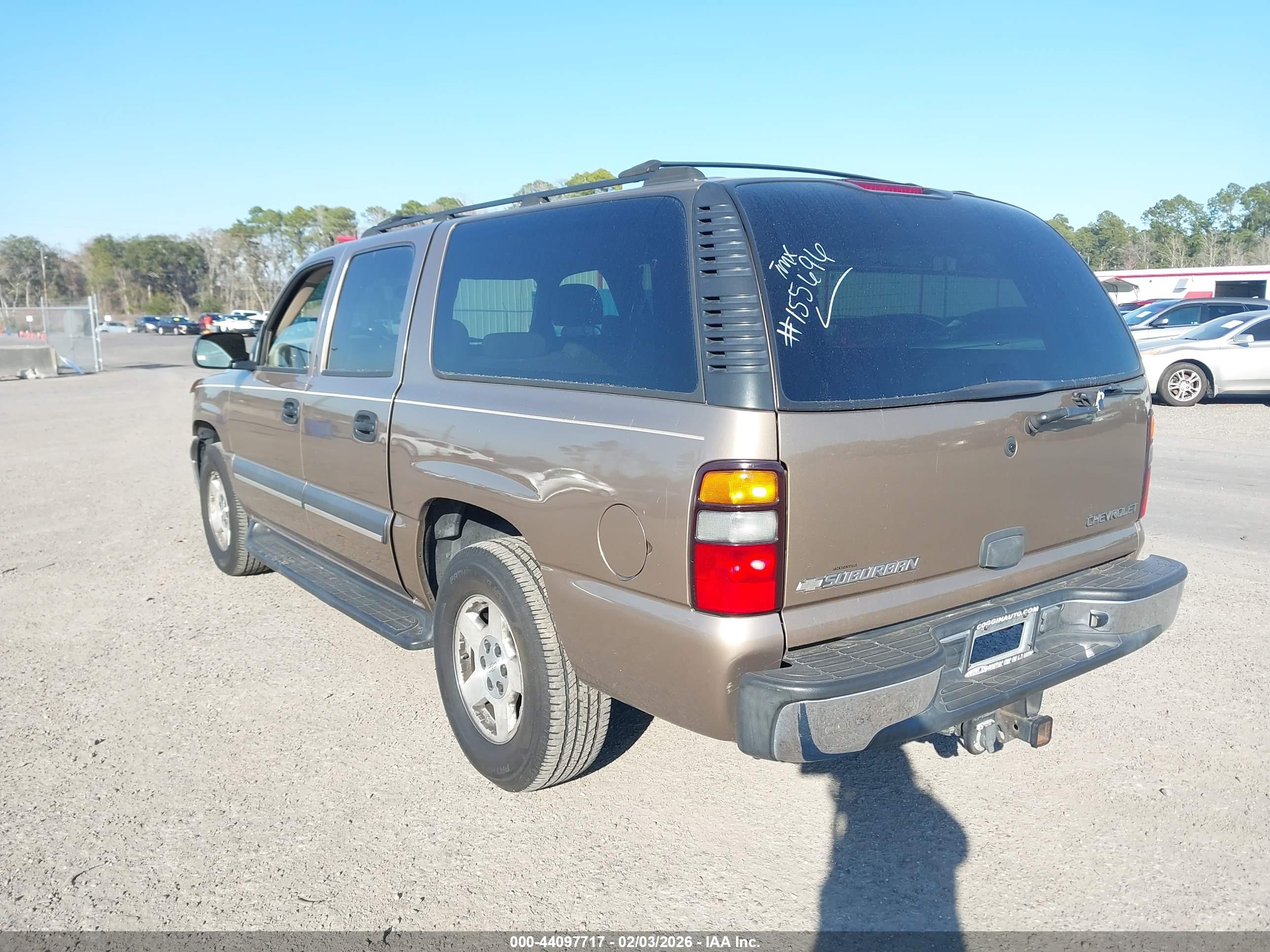CHEVROLET SUBURBAN image 3