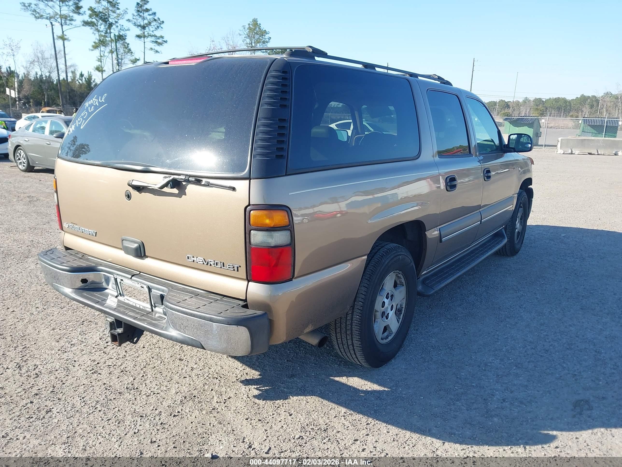 CHEVROLET SUBURBAN image 4