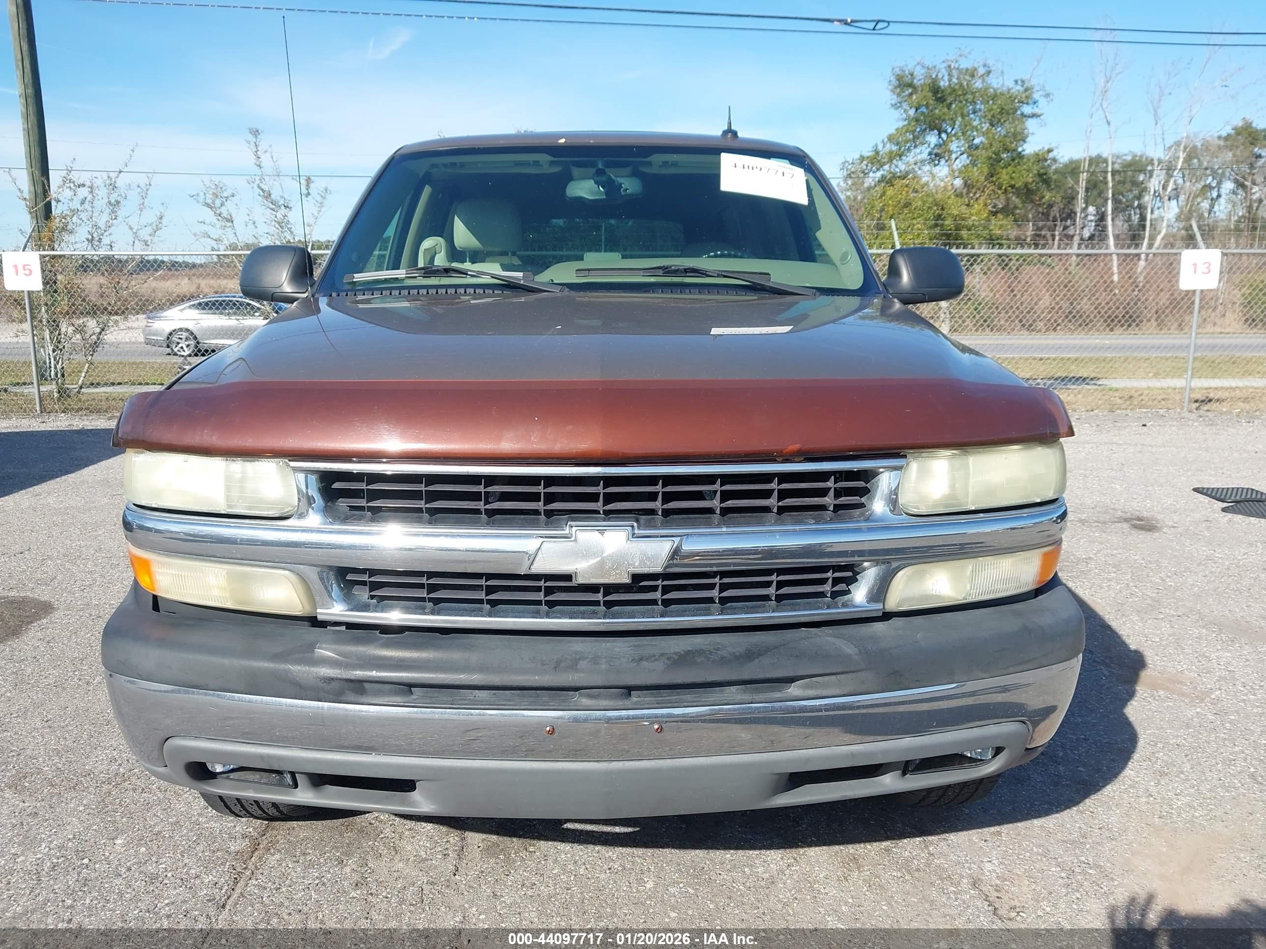 CHEVROLET SUBURBAN image 6