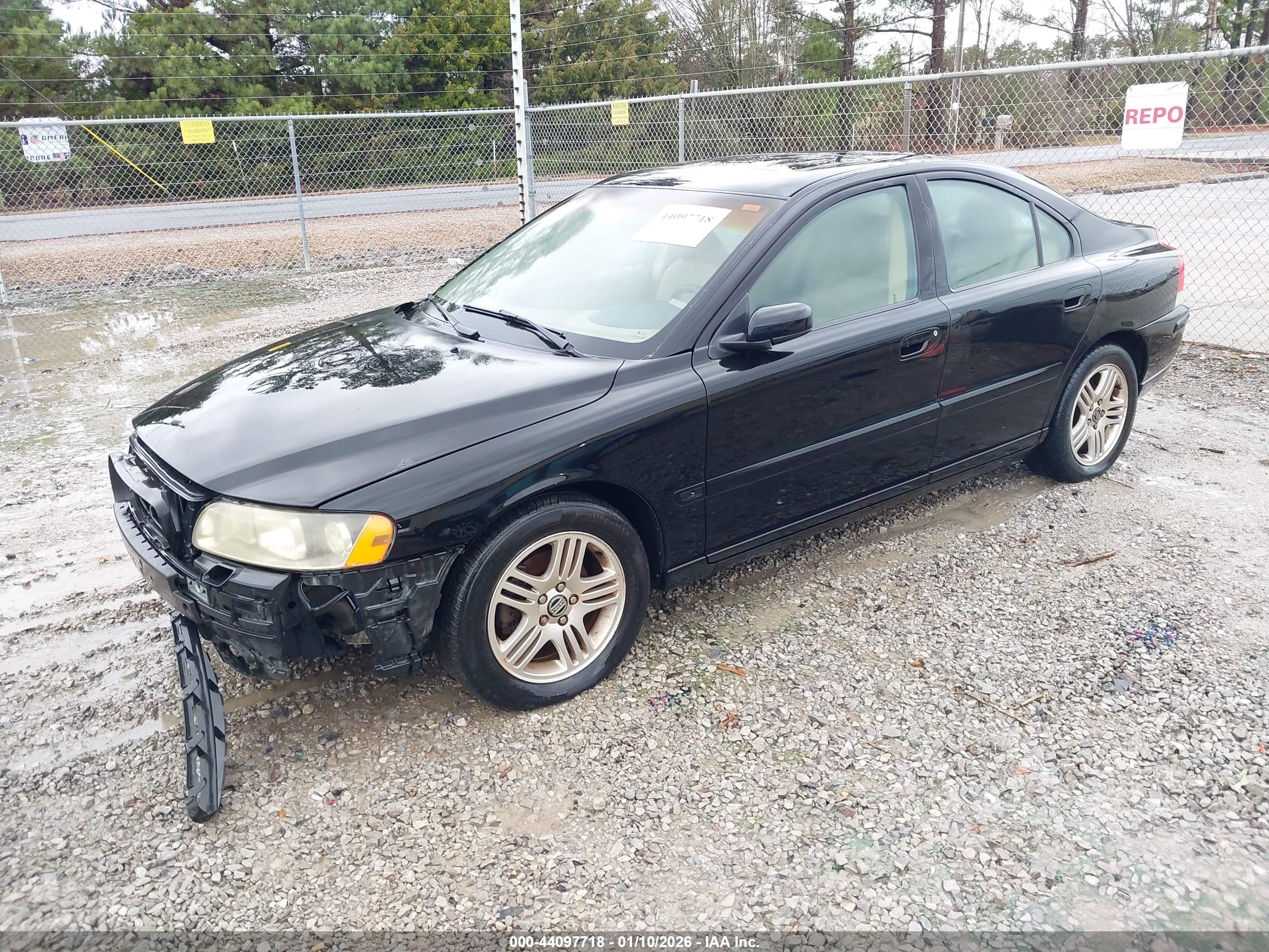 VOLVO S60 image 2