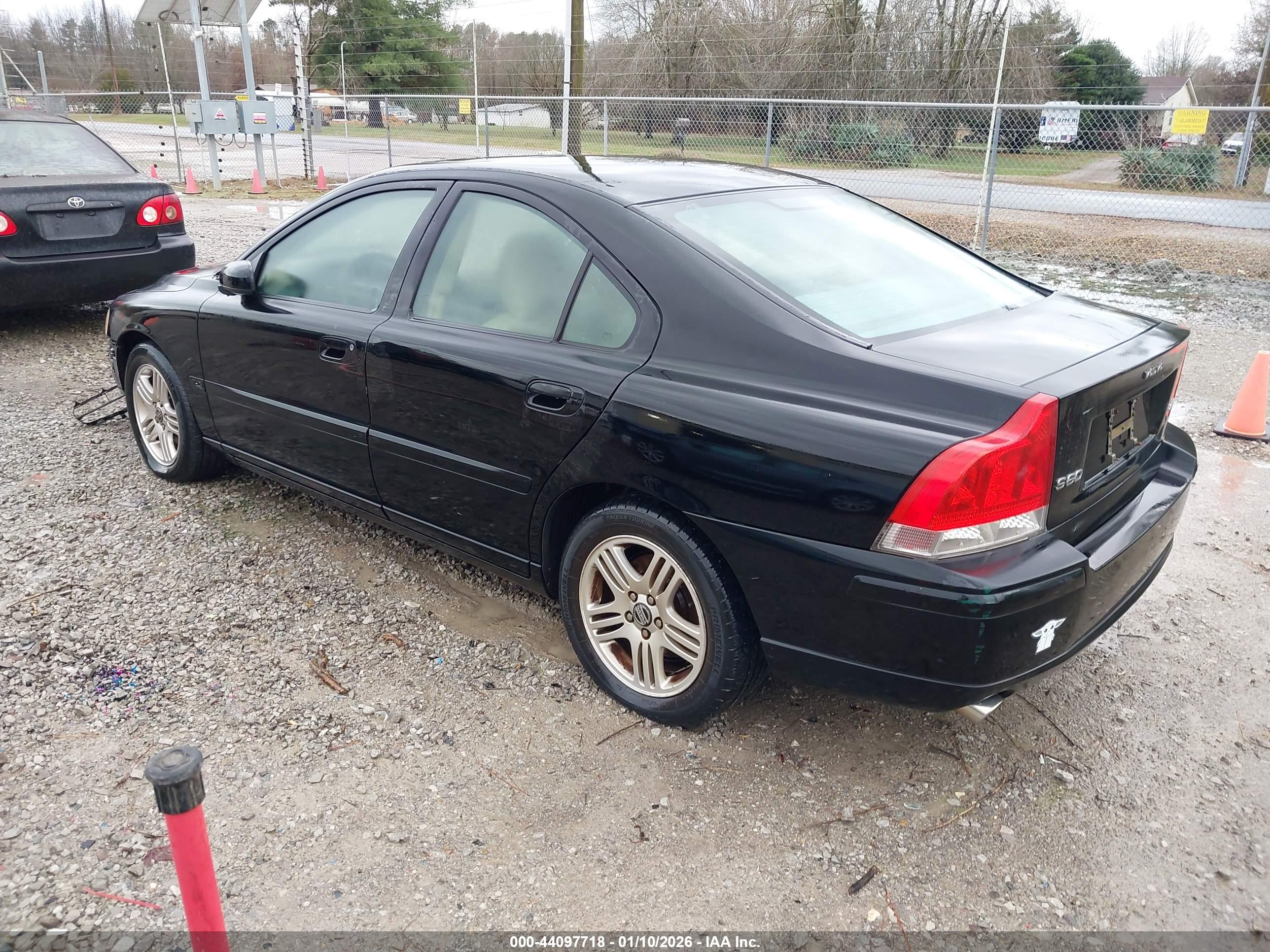 VOLVO S60 image 3