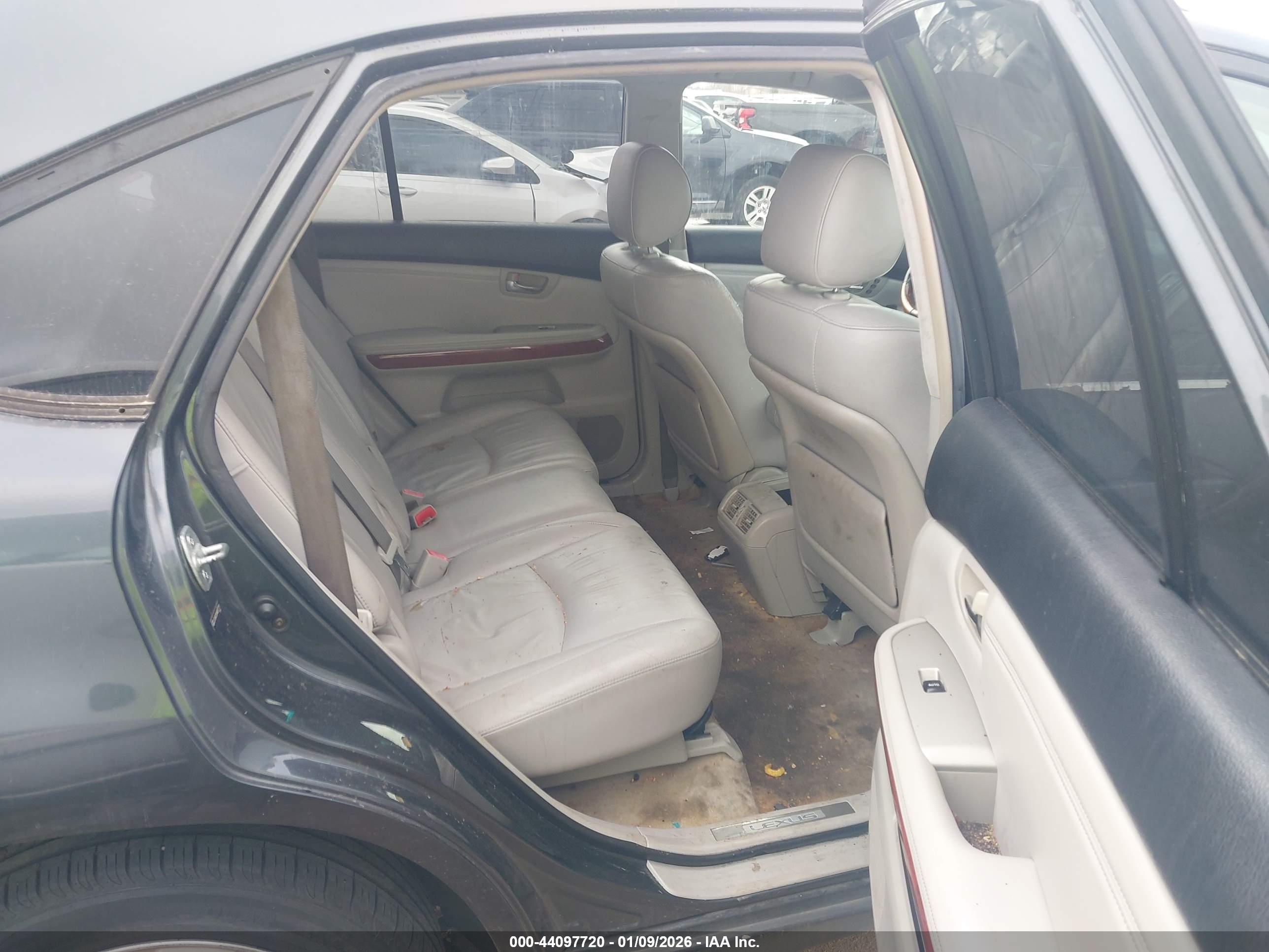 LEXUS RX image 8