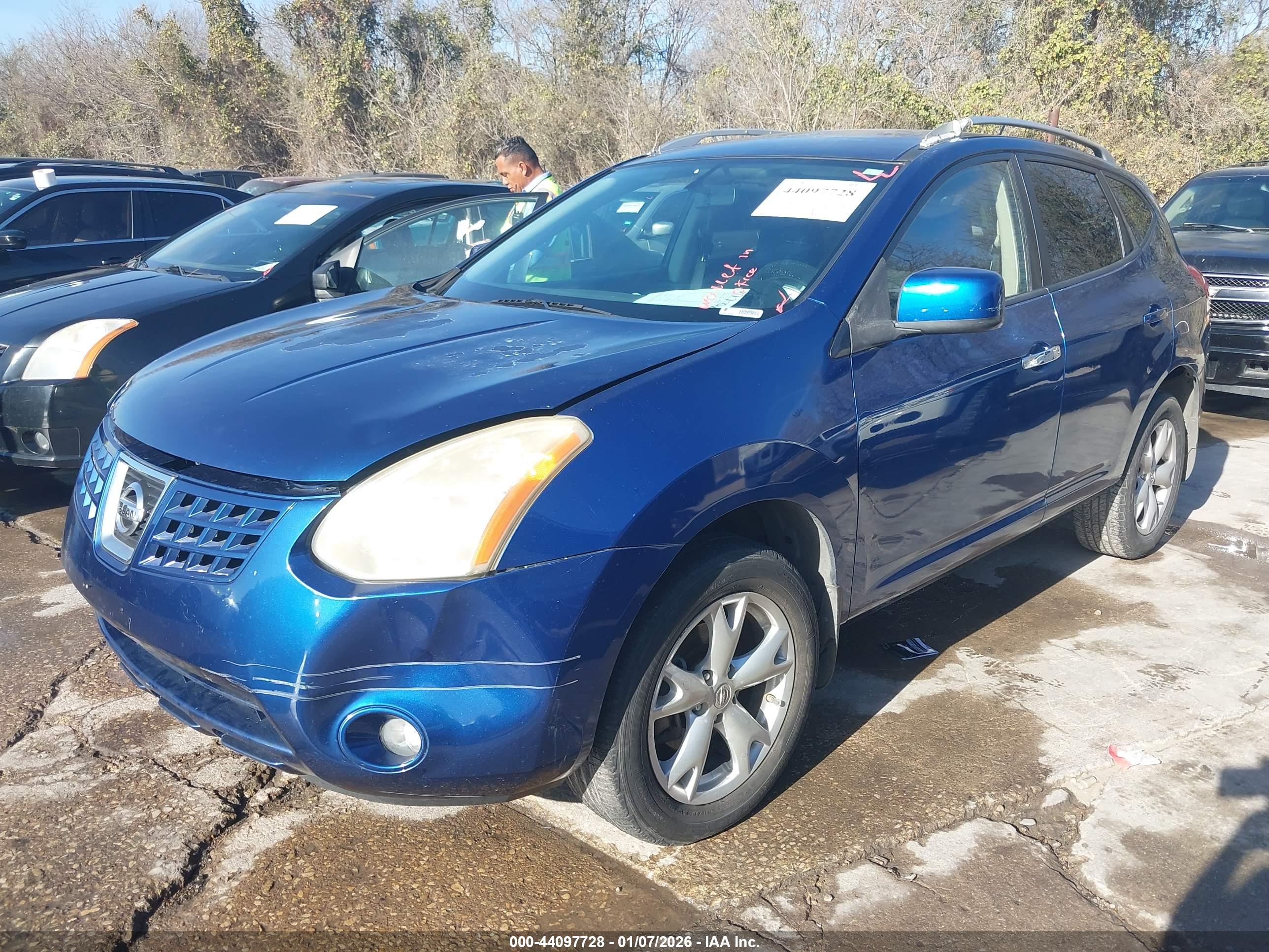 NISSAN ROGUE image 2