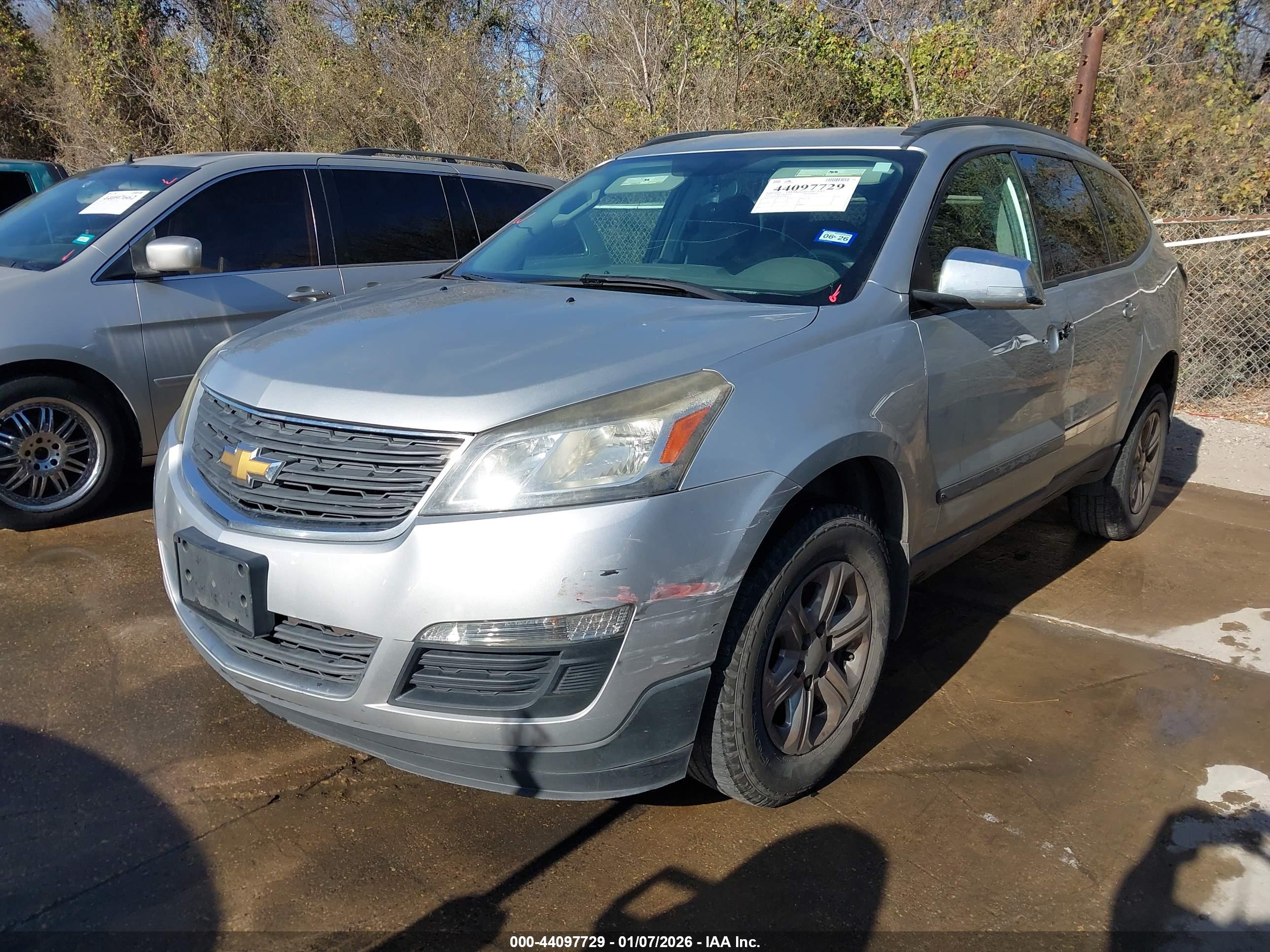 CHEVROLET TRAVERSE image 2