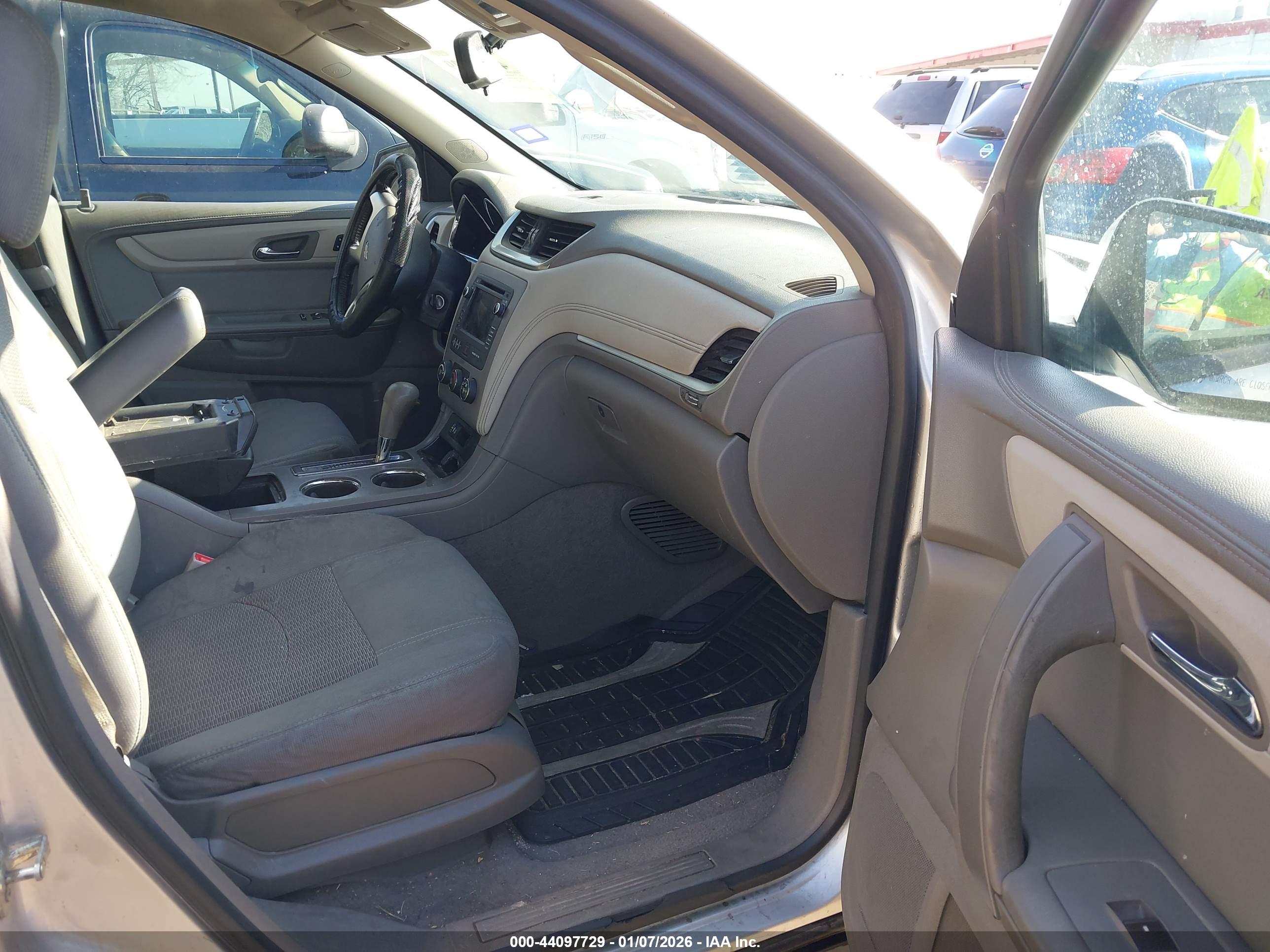 CHEVROLET TRAVERSE image 5