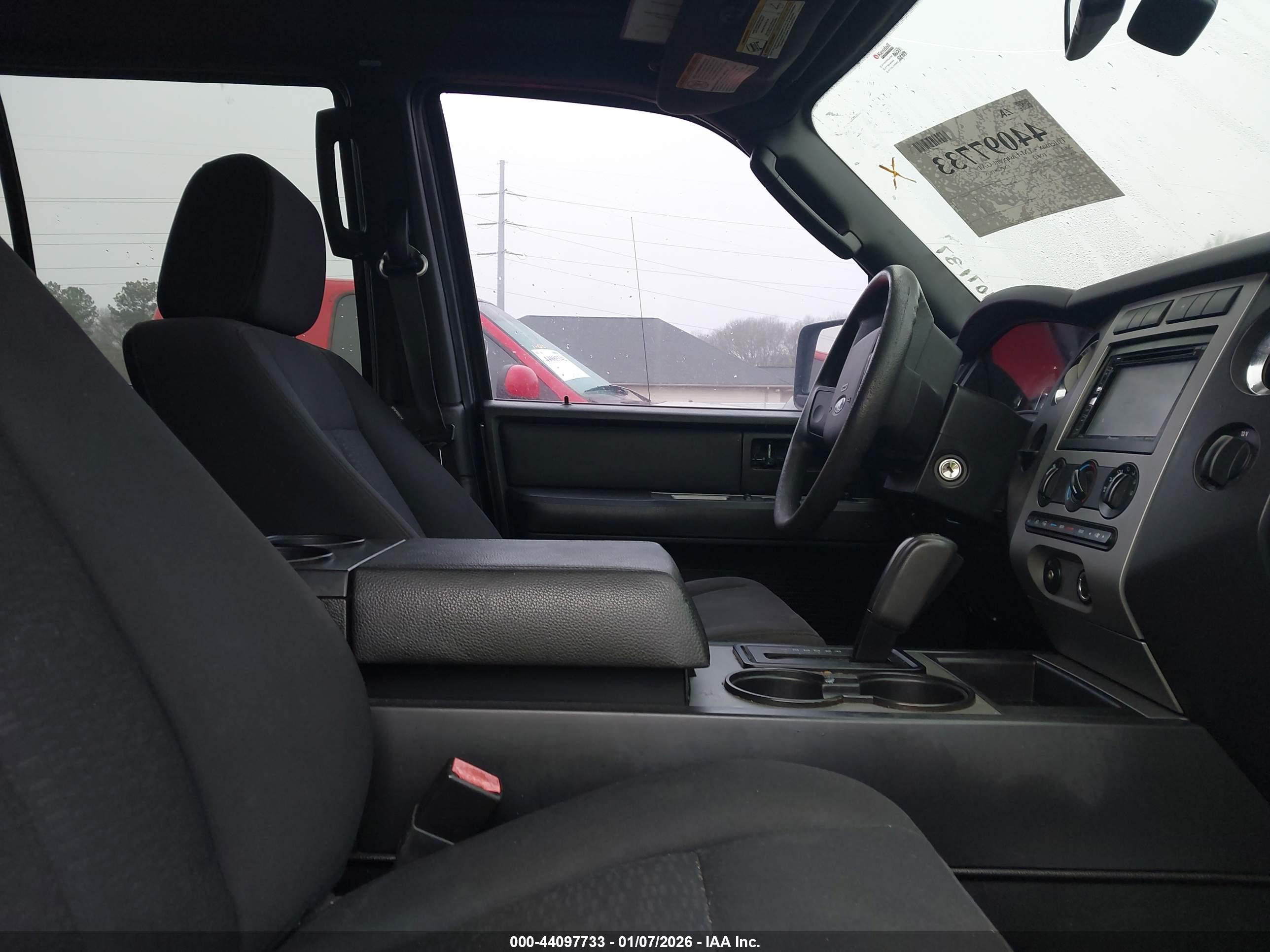FORD EXPEDITION image 5