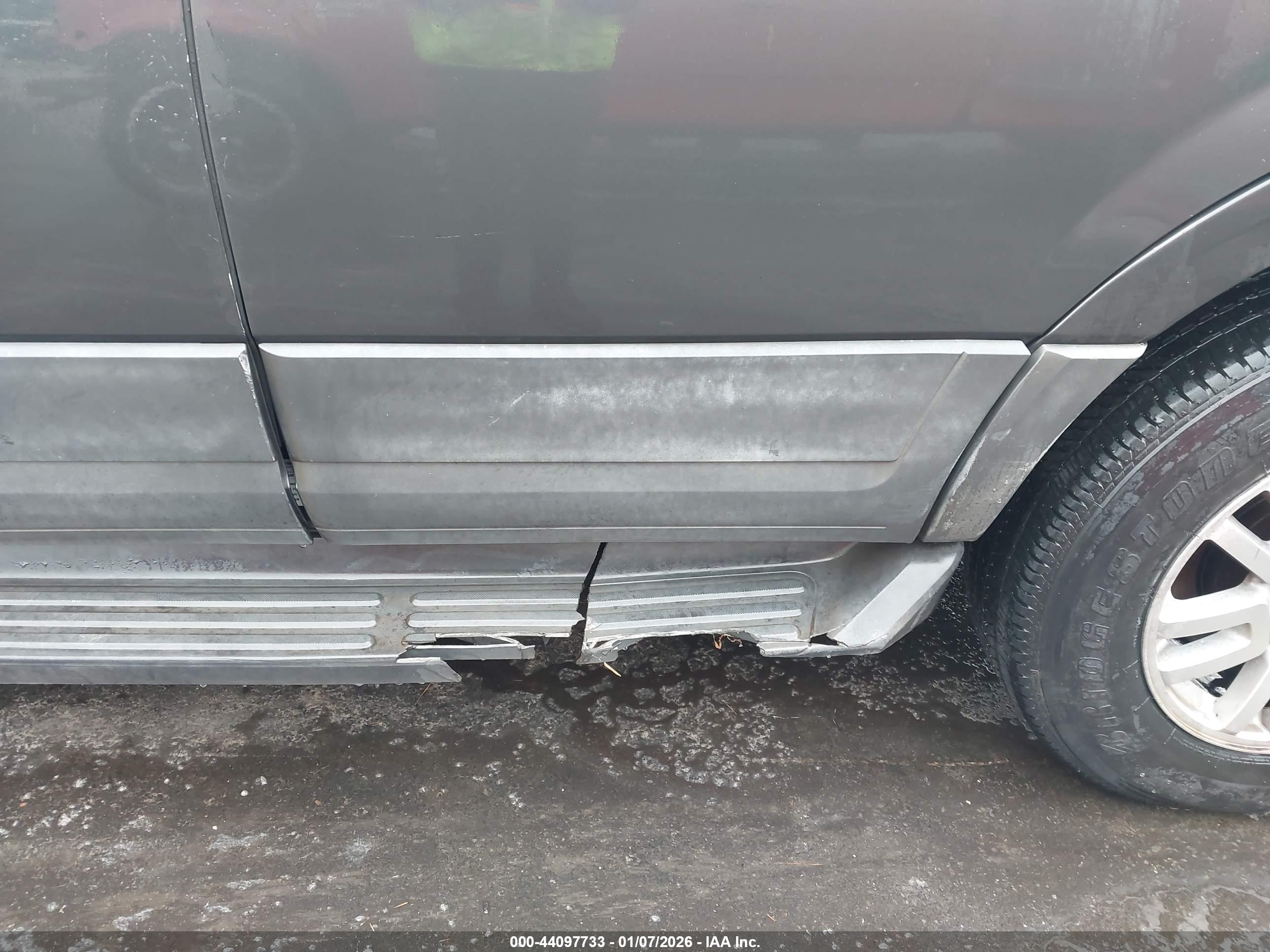 FORD EXPEDITION image 6