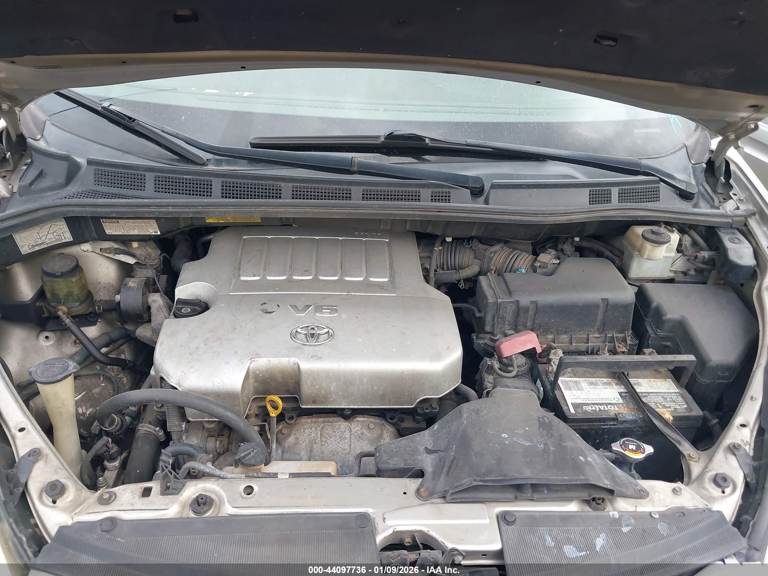 TOYOTA SIENNA image 10