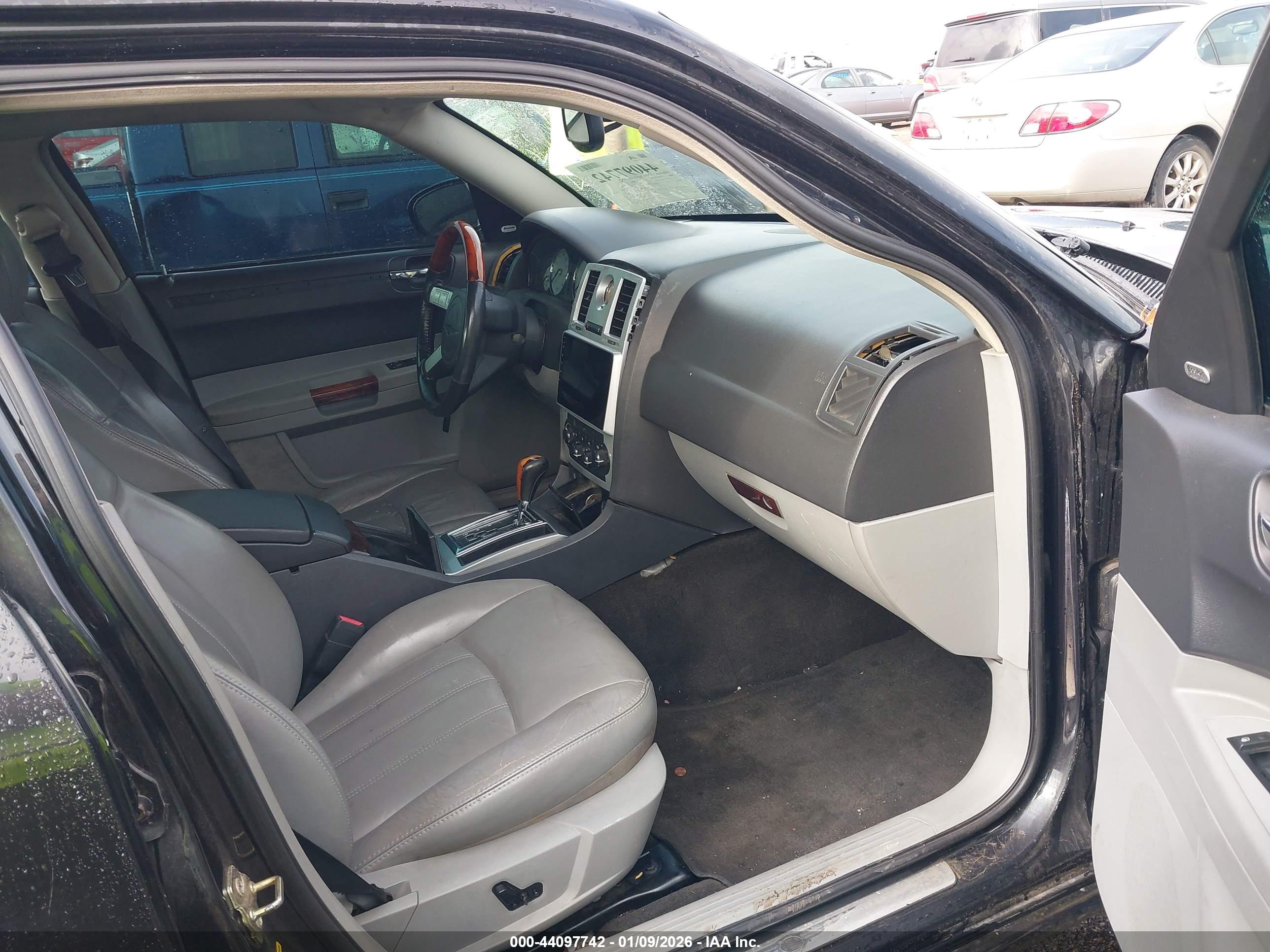 CHRYSLER 300C image 5