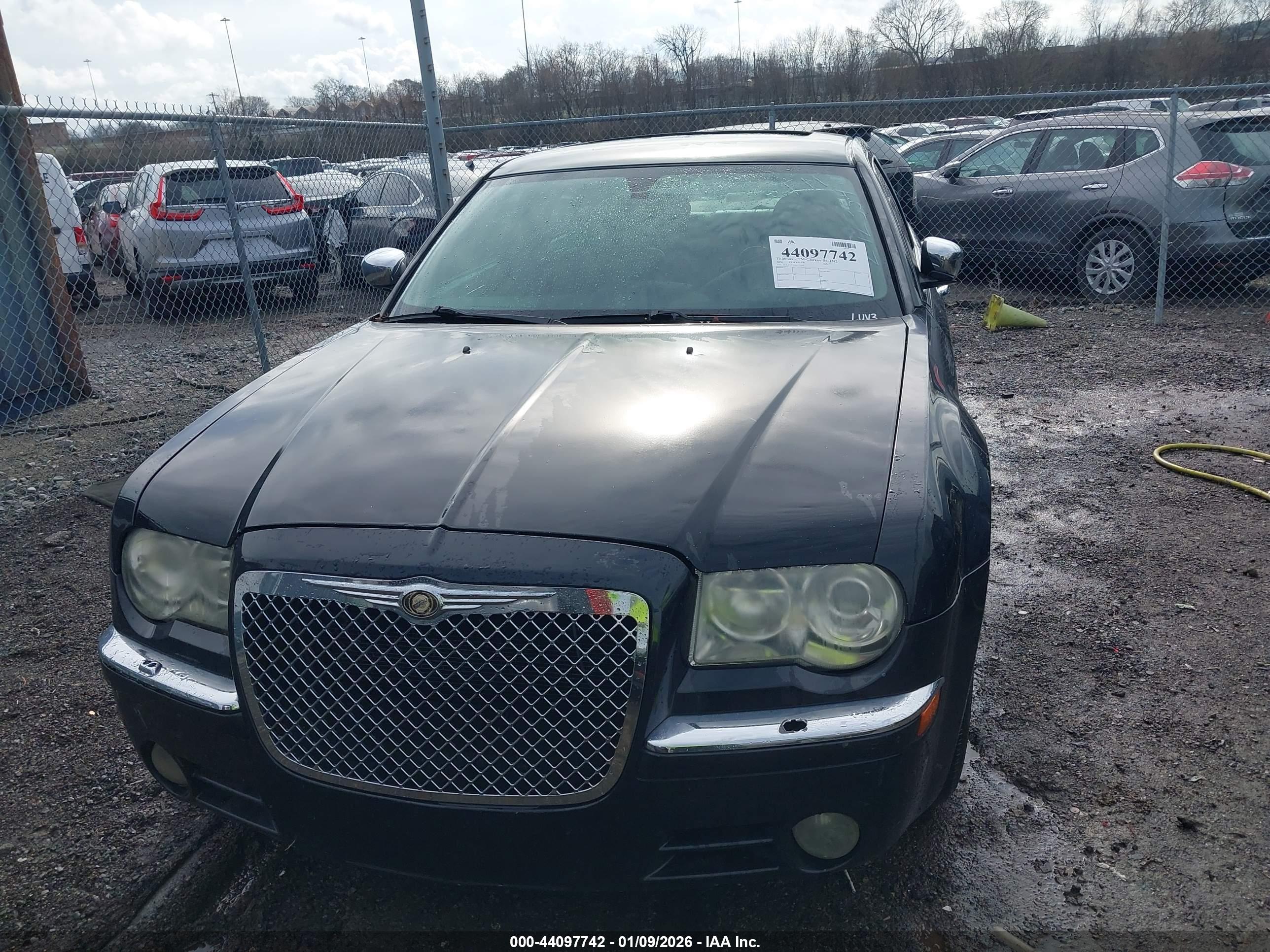 CHRYSLER 300C image 6