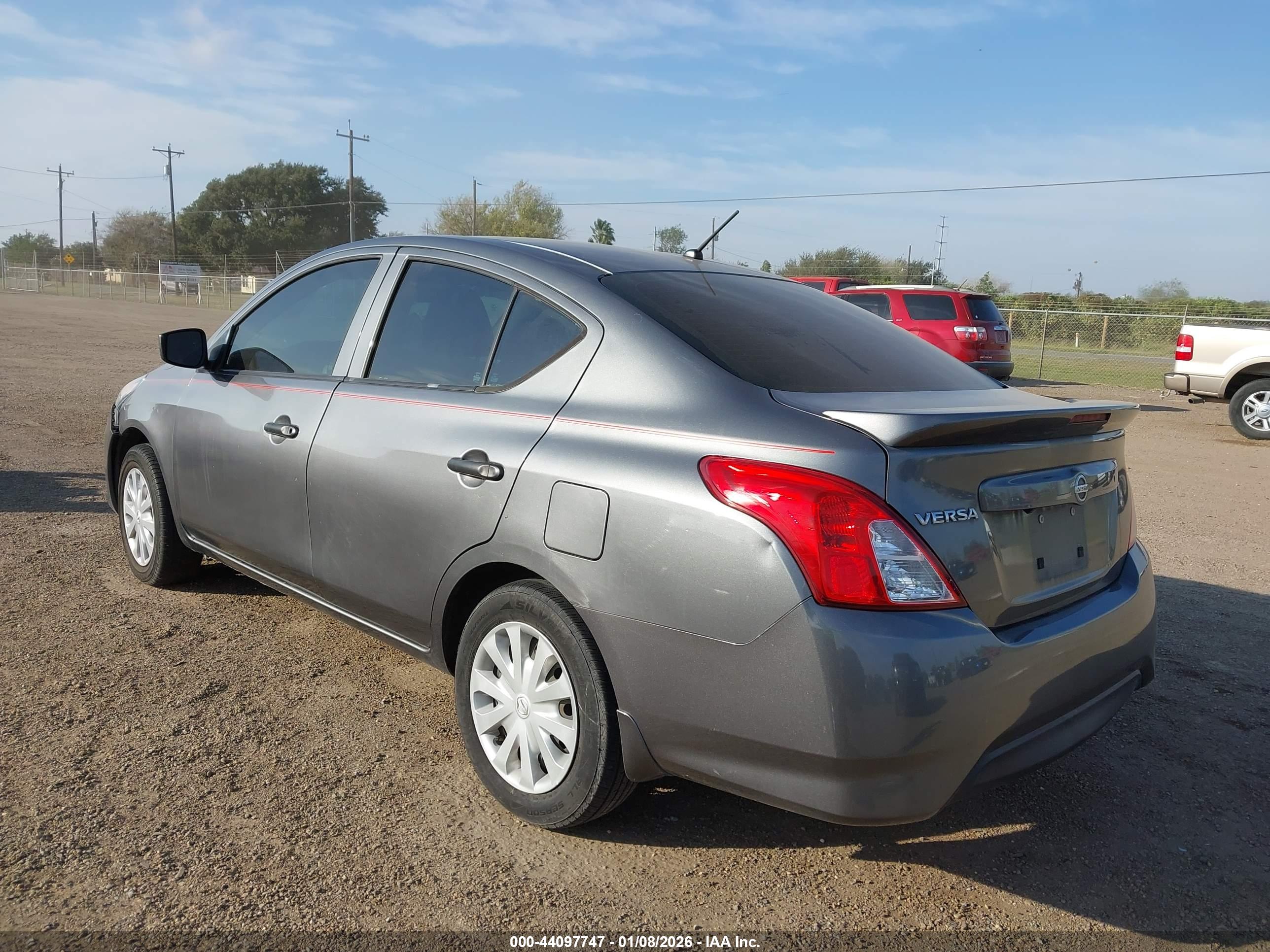 NISSAN VERSA image 3