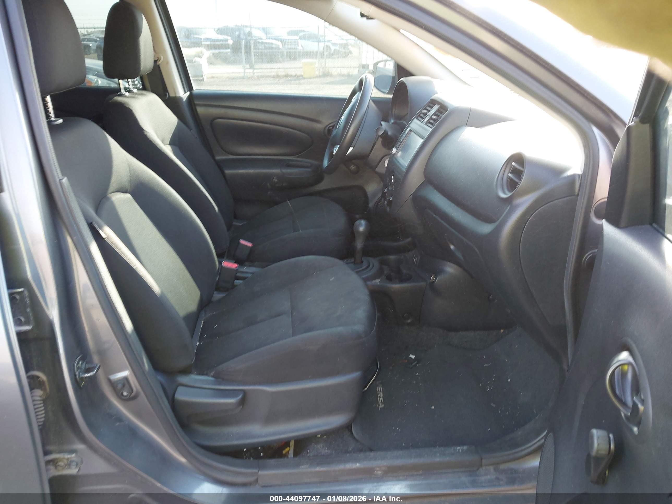 NISSAN VERSA image 5