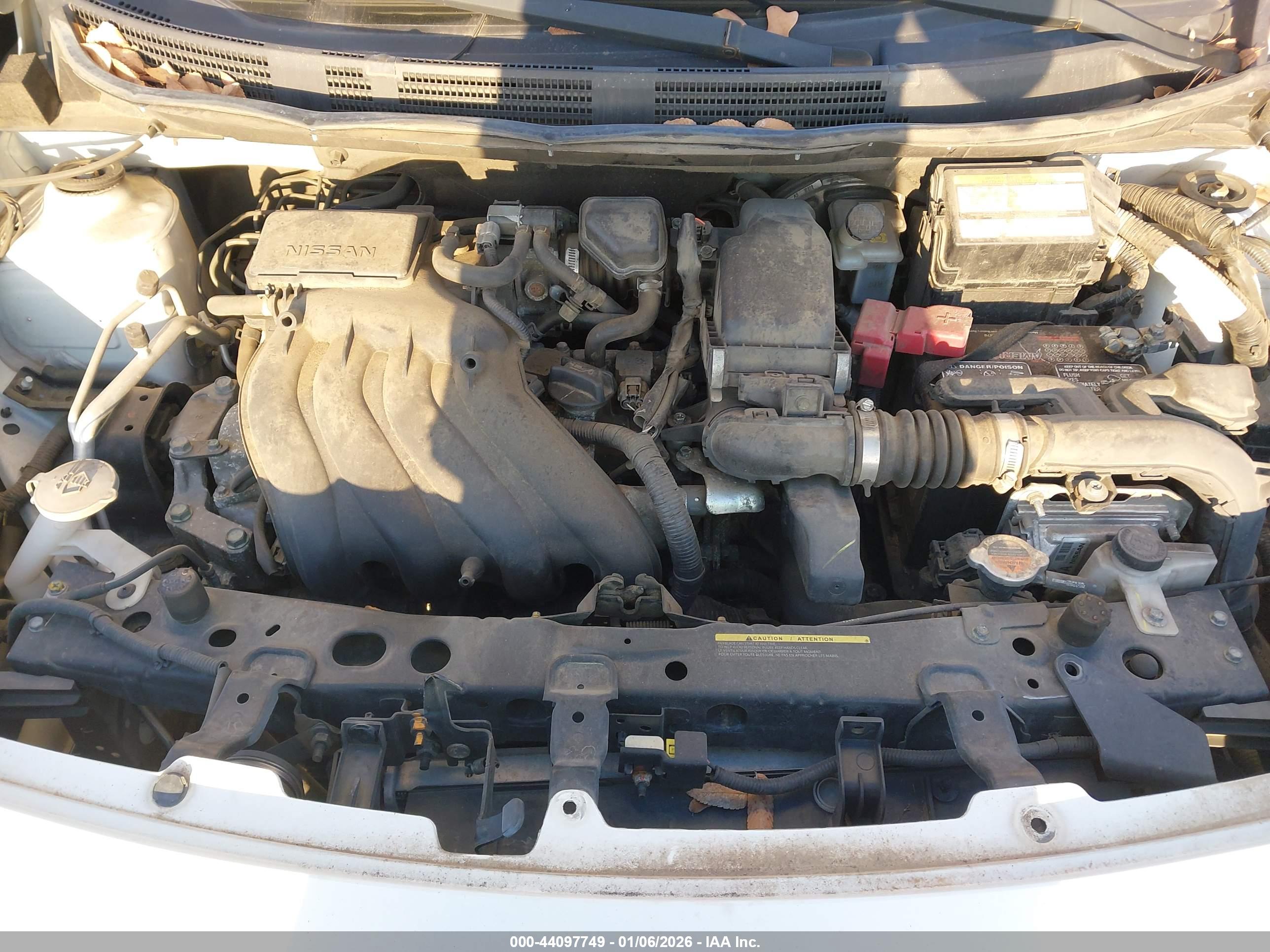 NISSAN VERSA image 10
