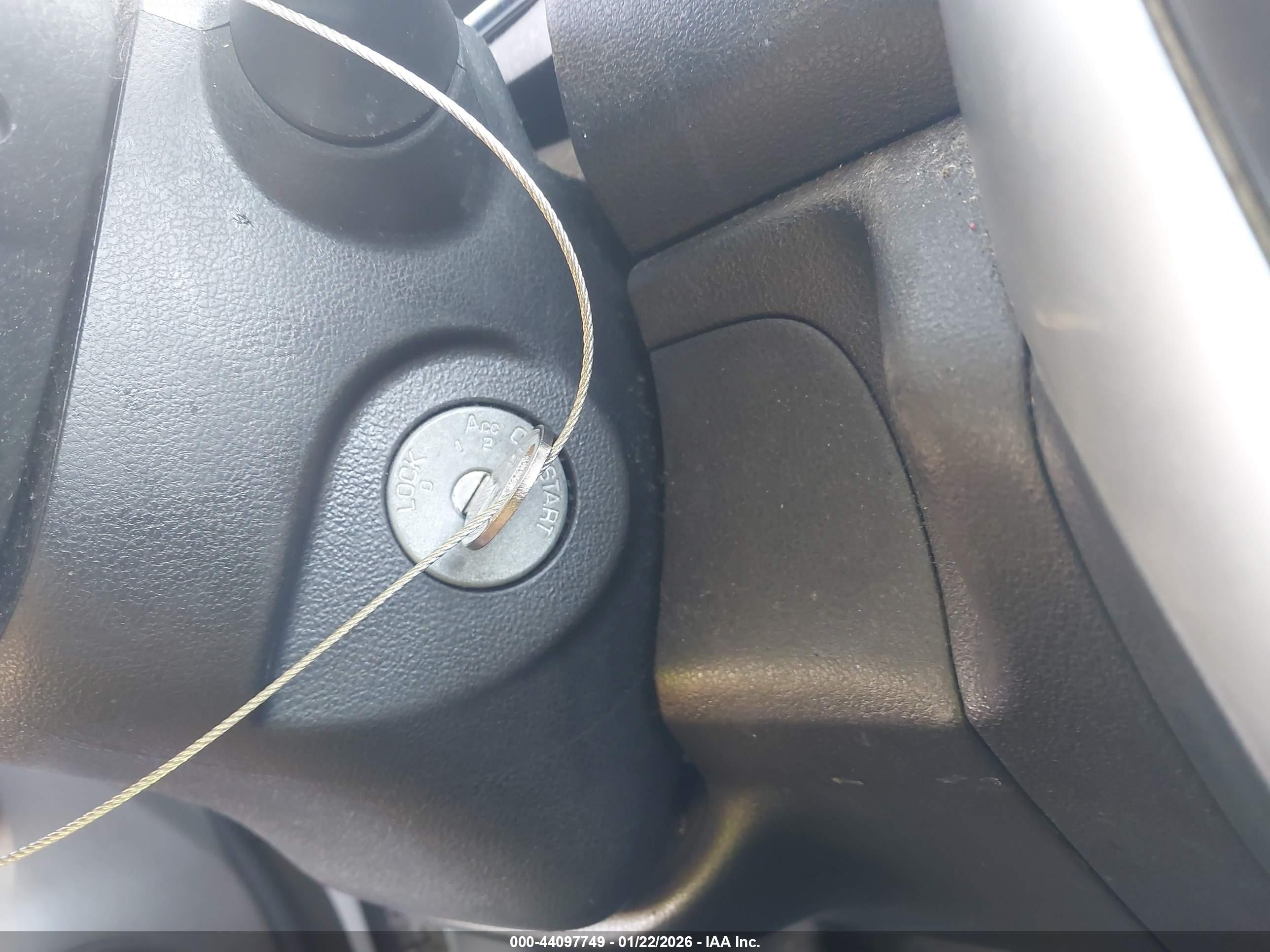 NISSAN VERSA image 11