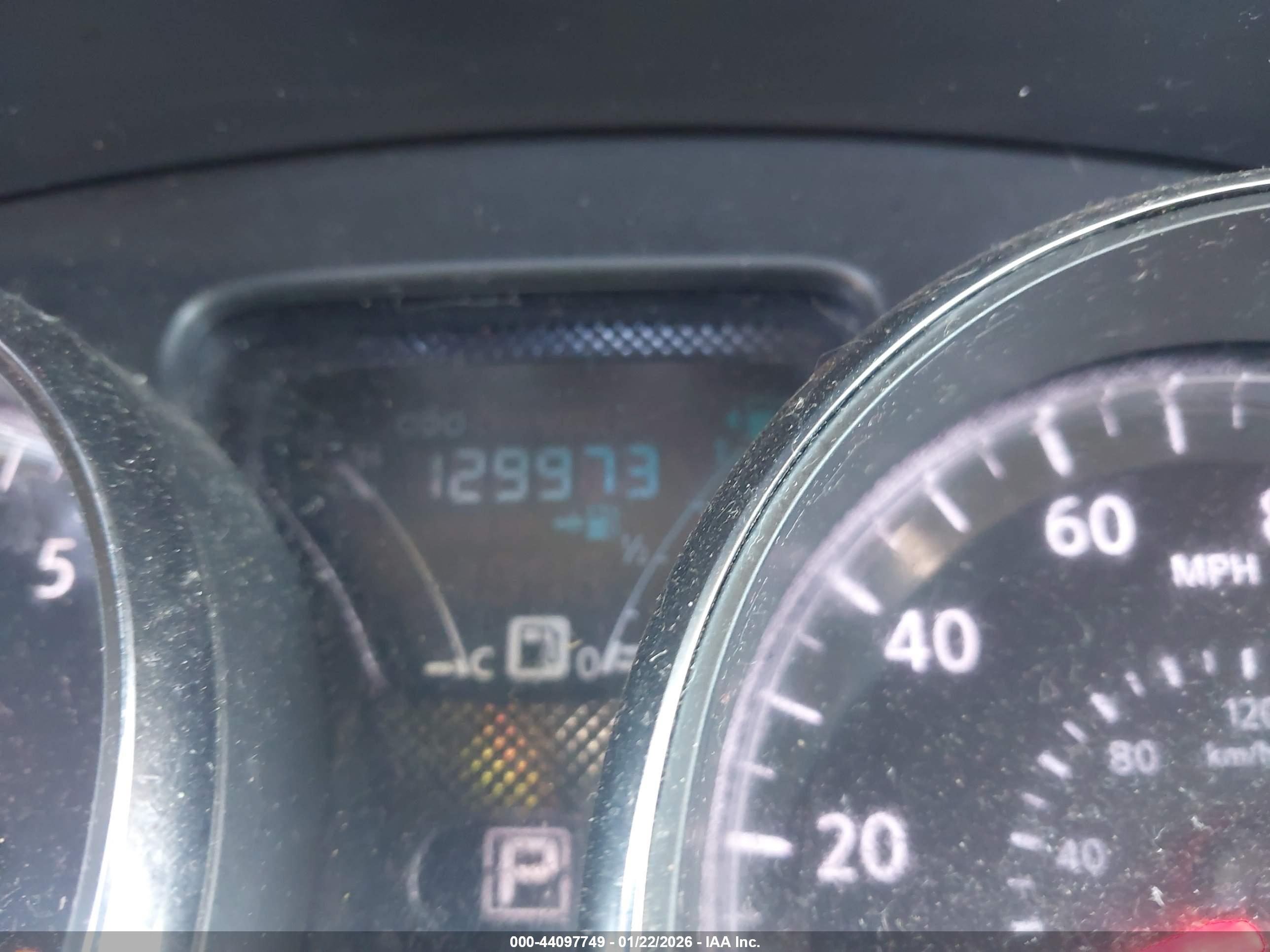 NISSAN VERSA image 7