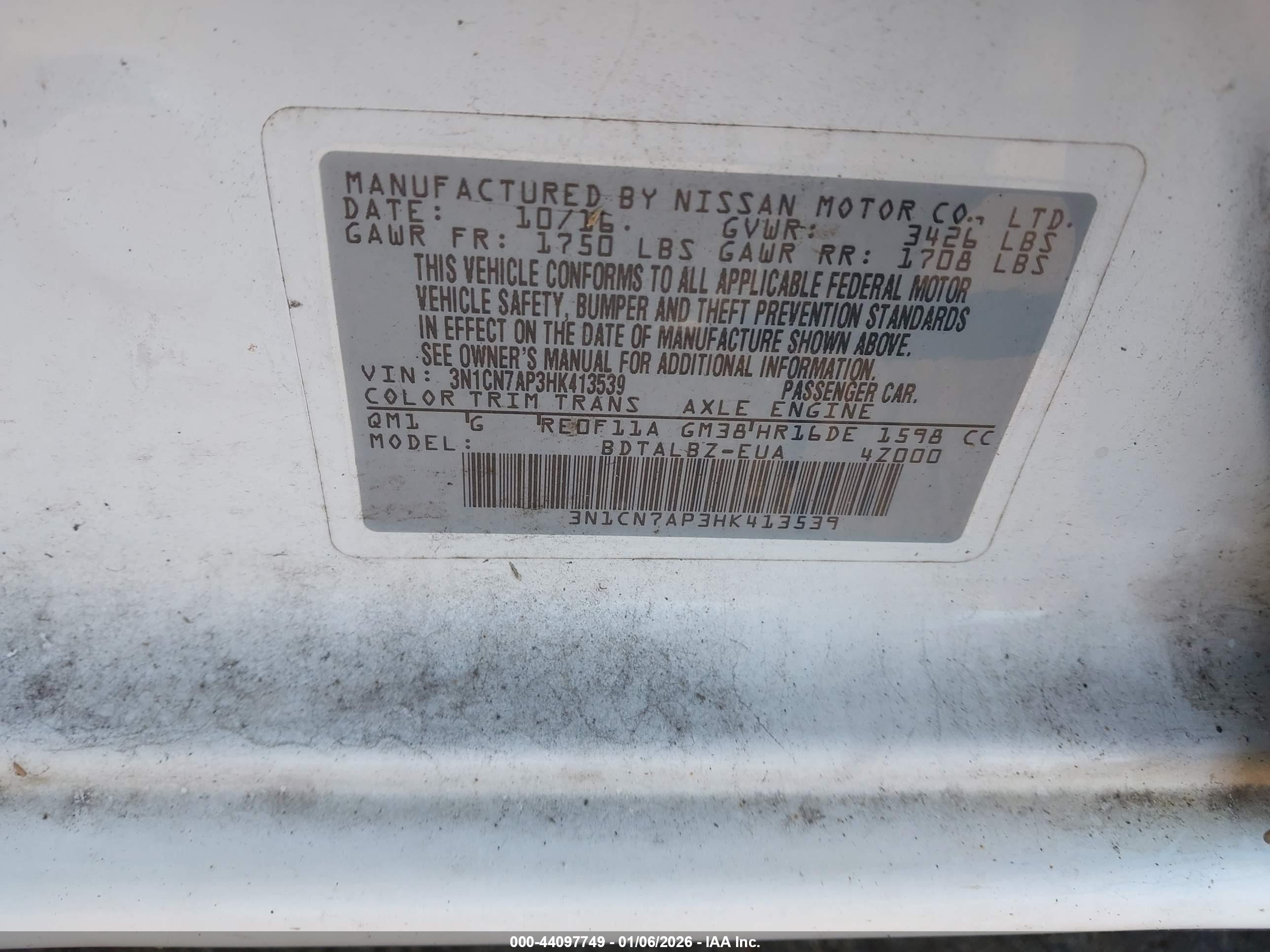 NISSAN VERSA image 9