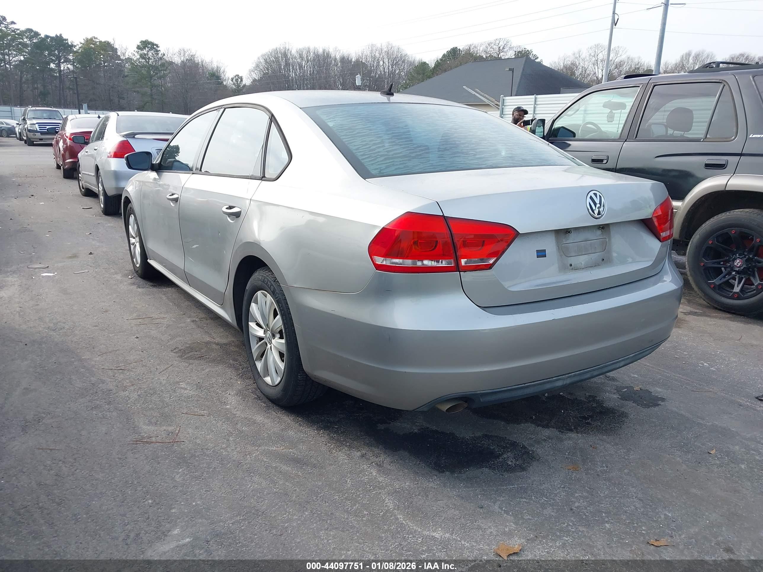 VOLKSWAGEN PASSAT image 3